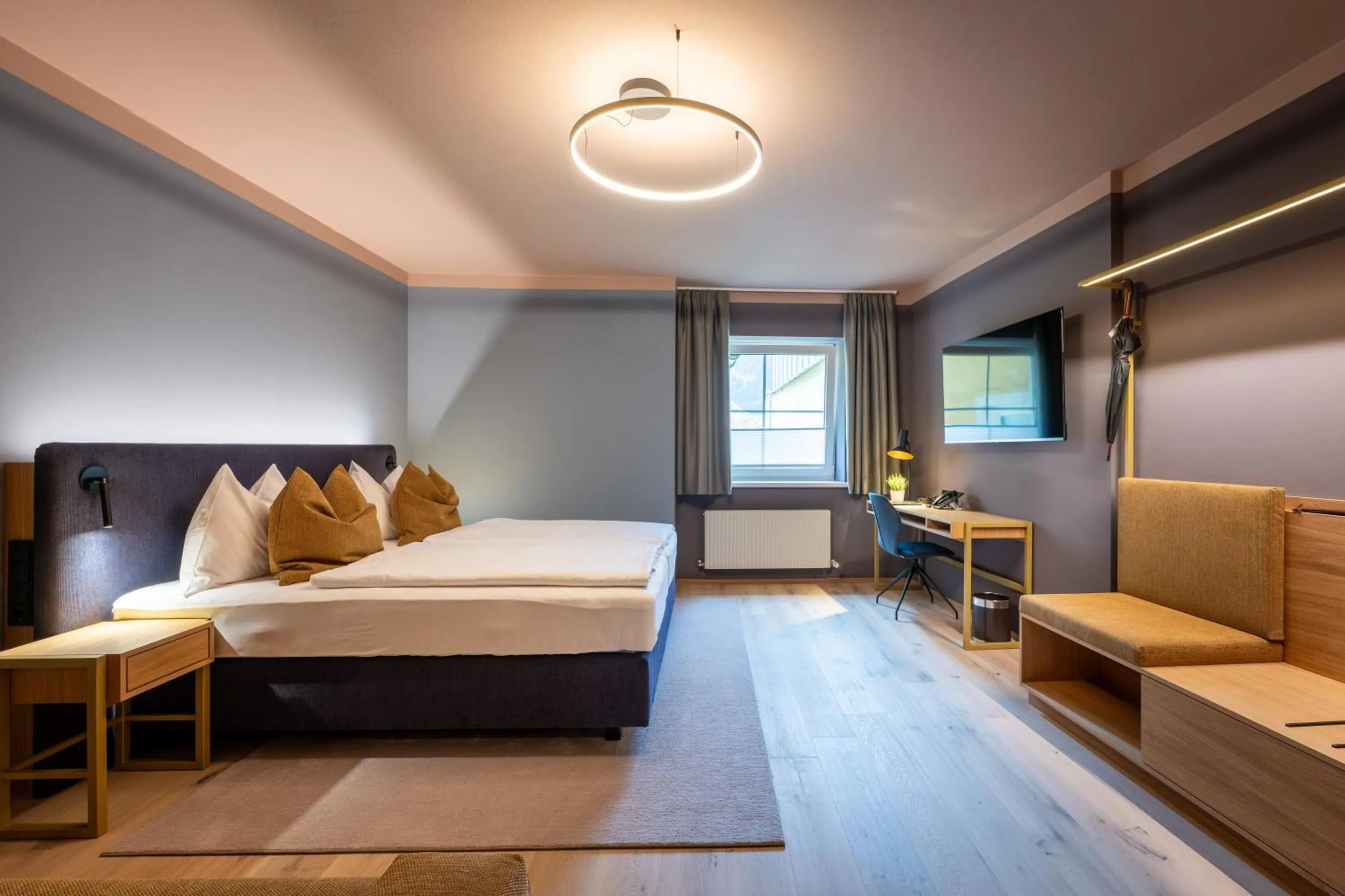 Photo of the whole room, Bed in Hotel Zum Mohren