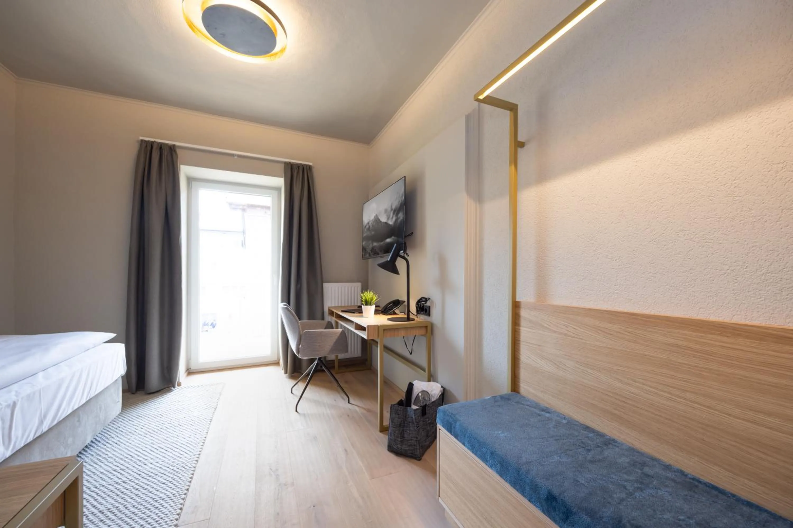 Photo of the whole room, Bed in Hotel Zum Mohren