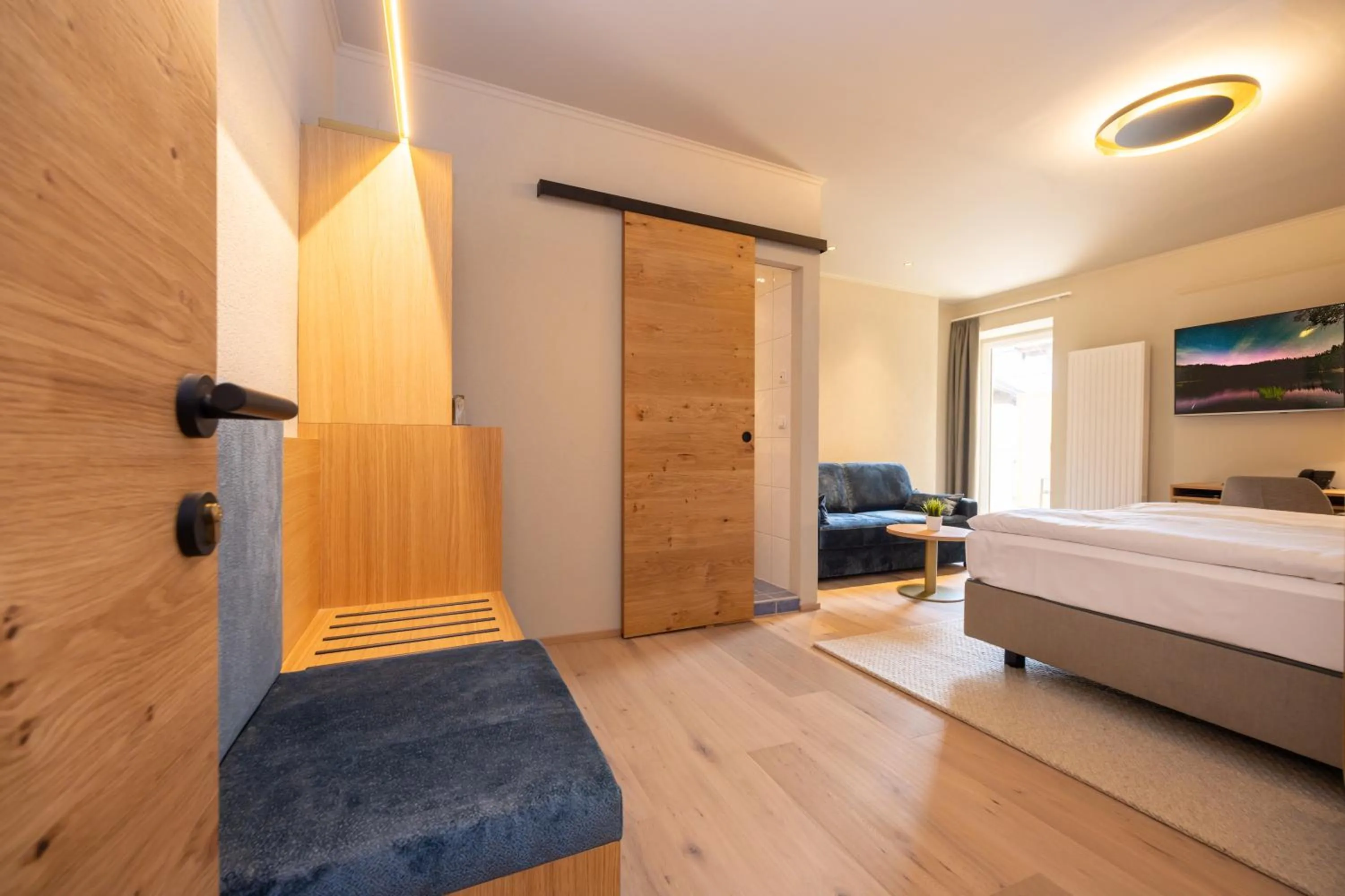 Photo of the whole room, Bed in Hotel Zum Mohren