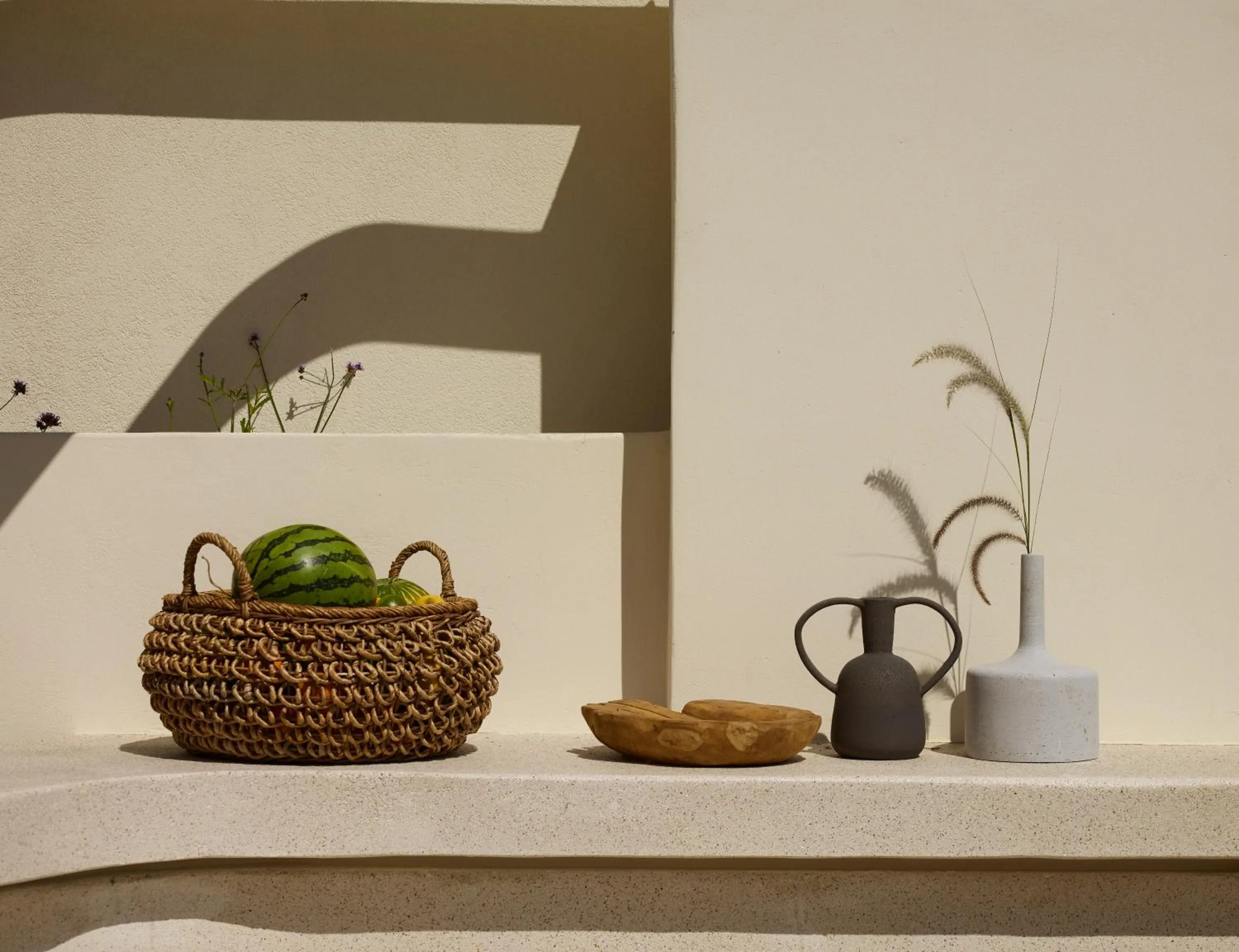 Coffee/tea facilities in White Pebble Suites