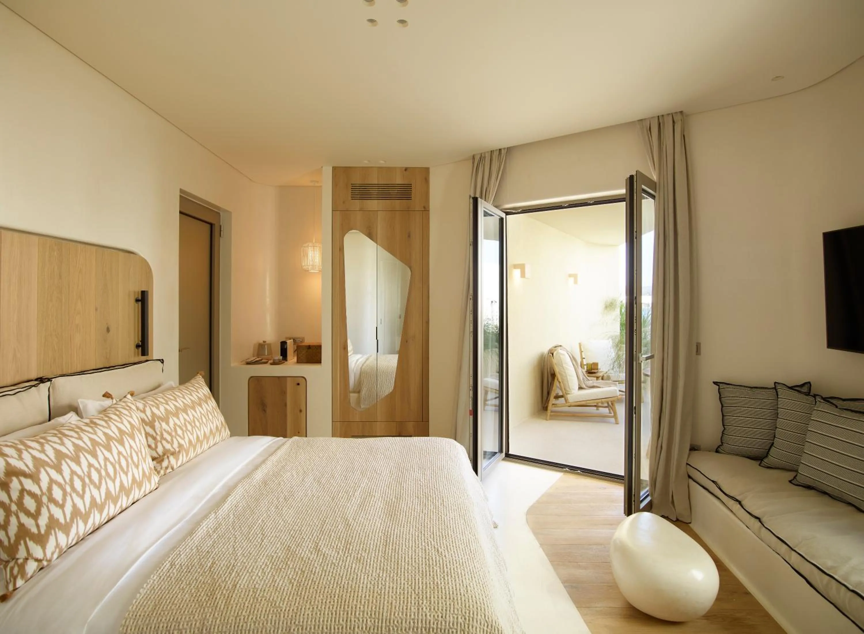 Photo of the whole room in White Pebble Suites