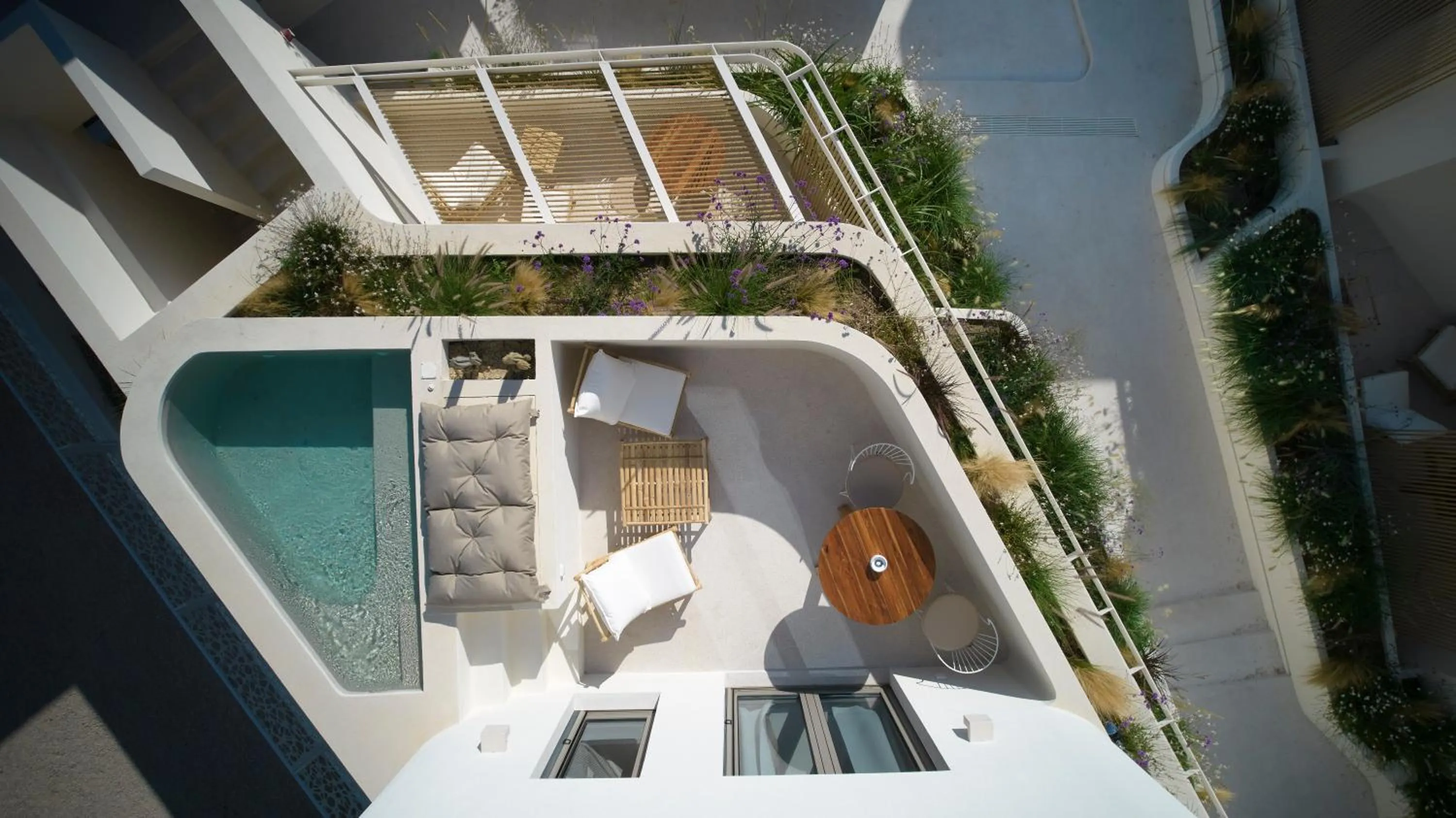 Balcony/Terrace in White Pebble Suites