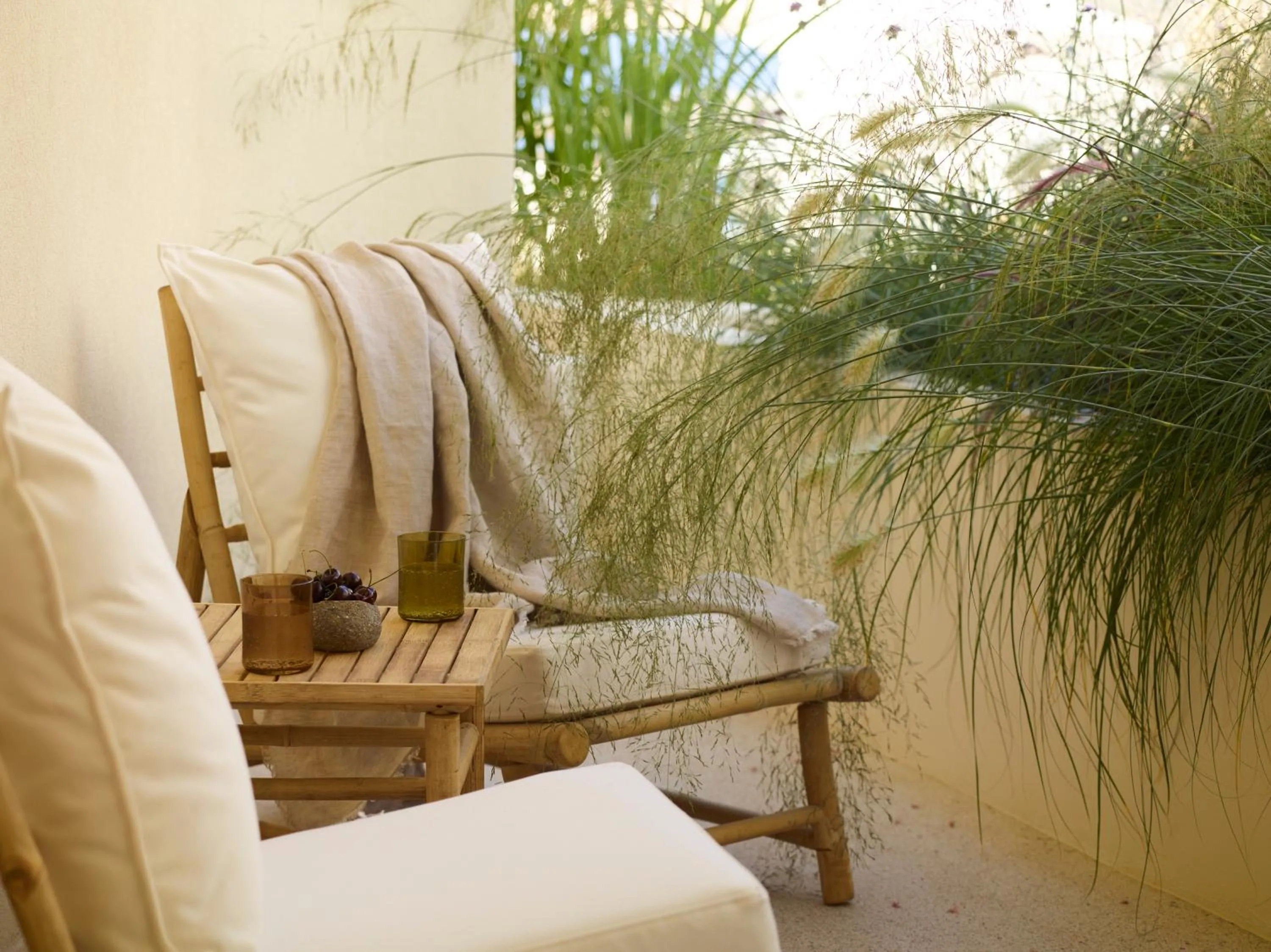 Patio in White Pebble Suites