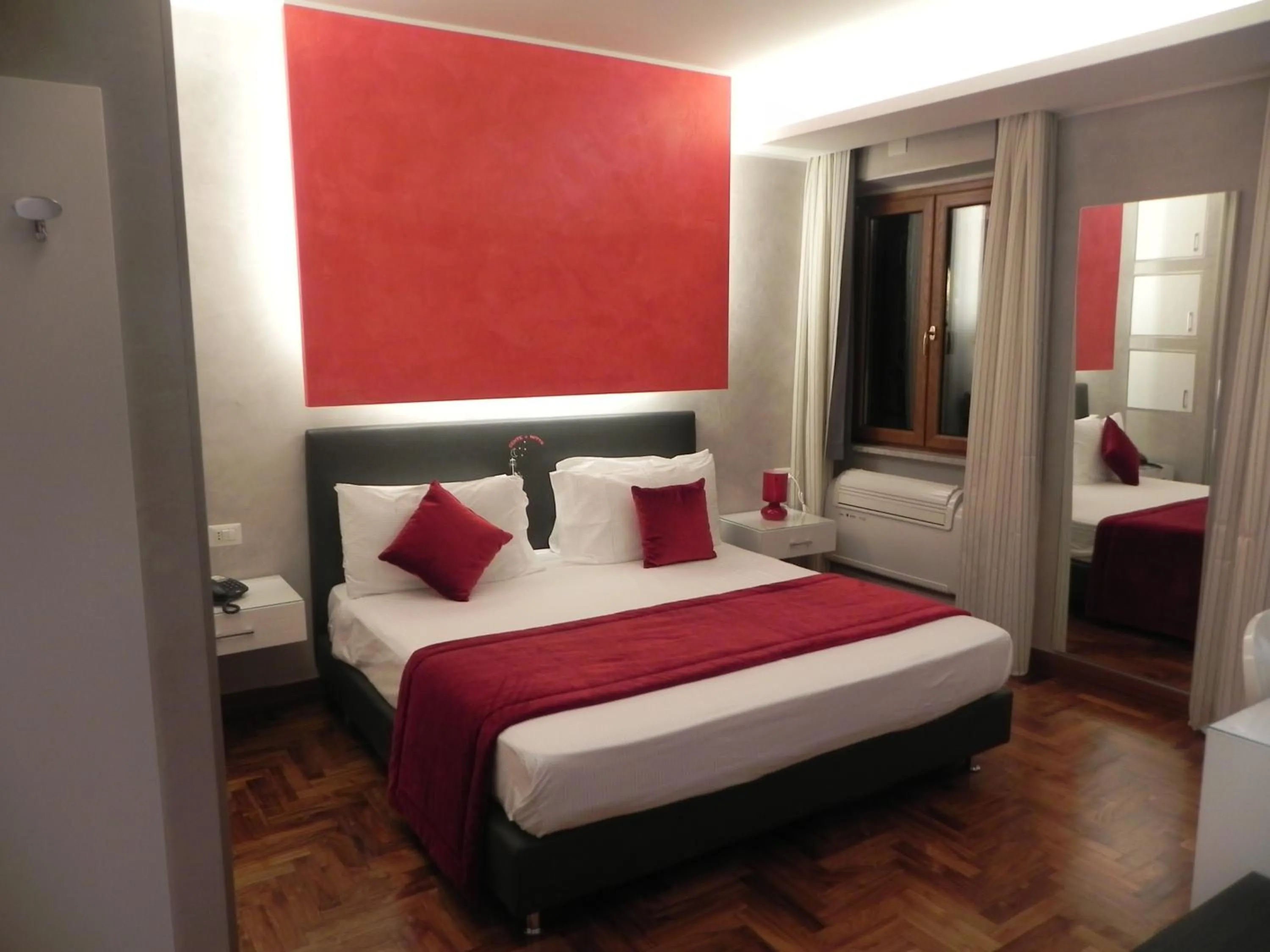 Photo of the whole room, Bed in Gente di Notte