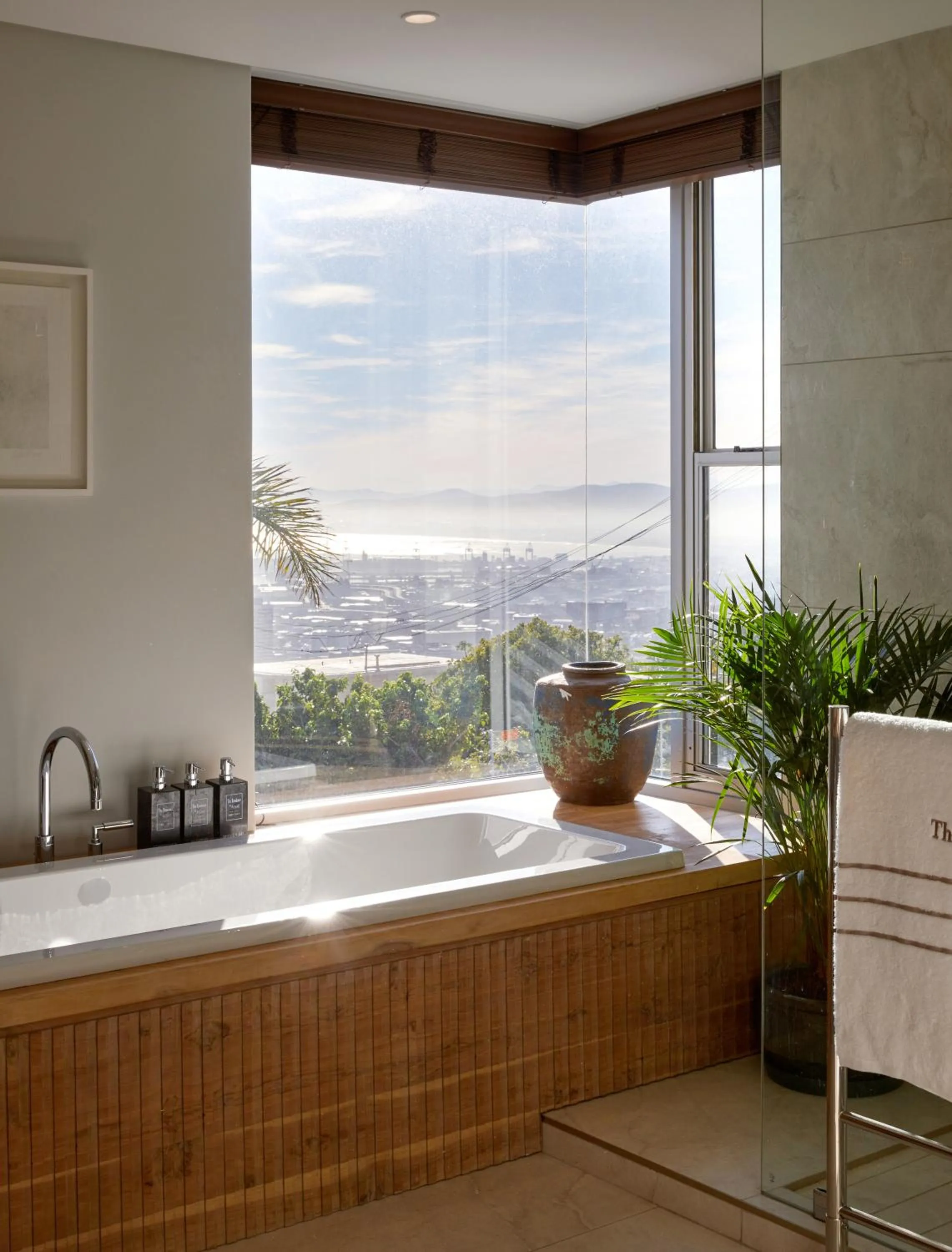 Bath in Atzaró Cape Town