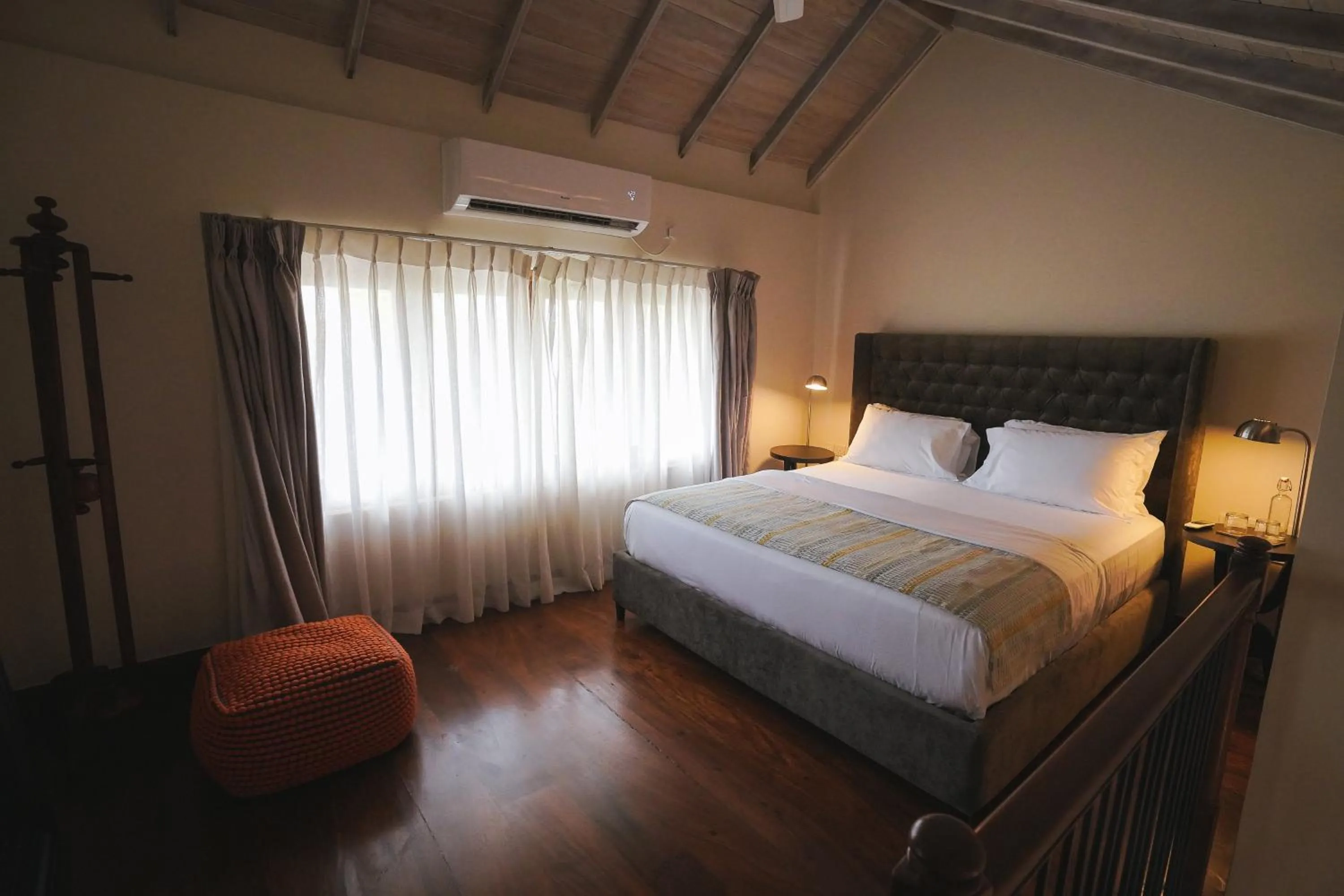 Bedroom, Bed in The Merchant