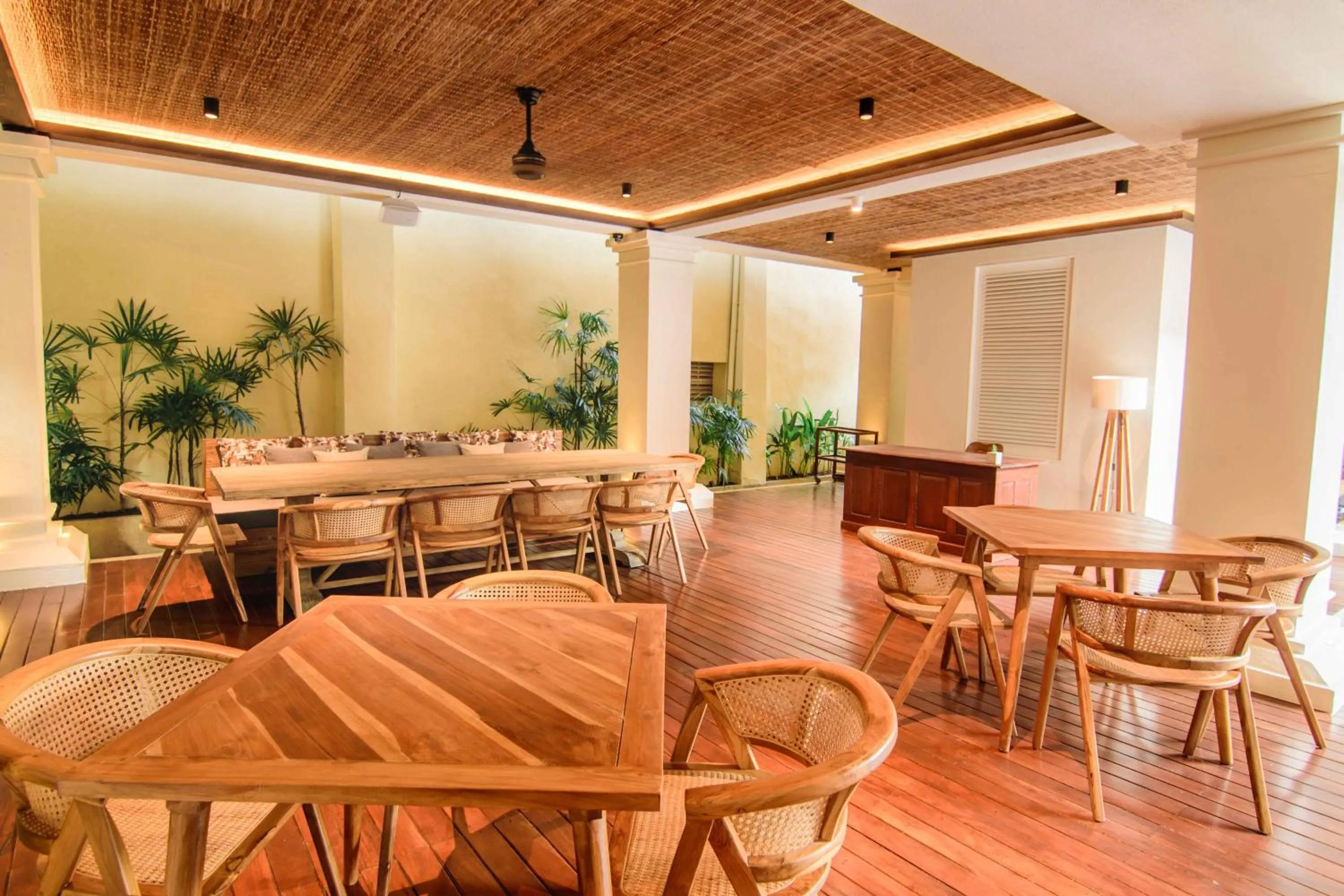 Restaurant/places to eat in The Merchant