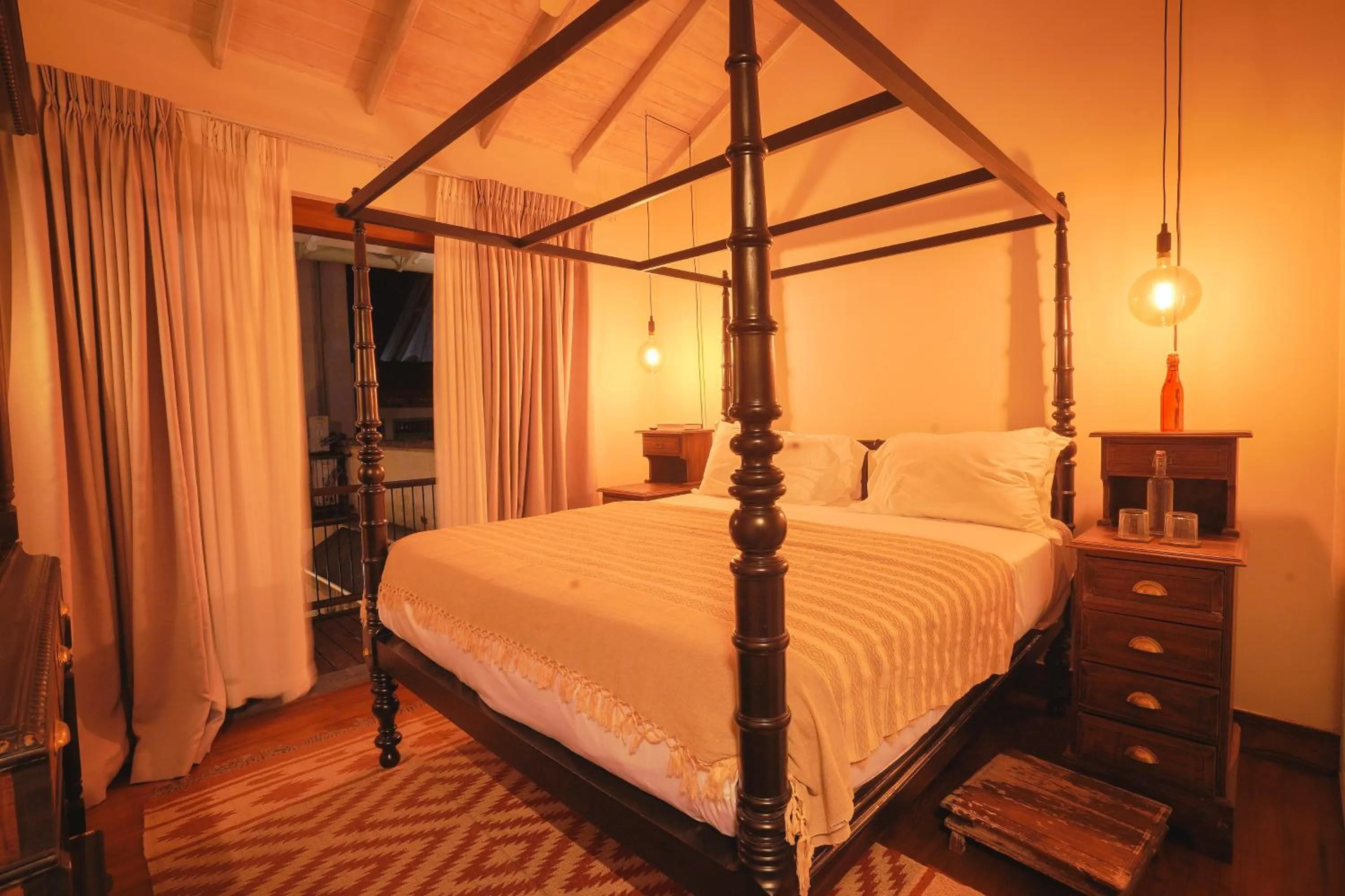 Bedroom, Bed in The Merchant