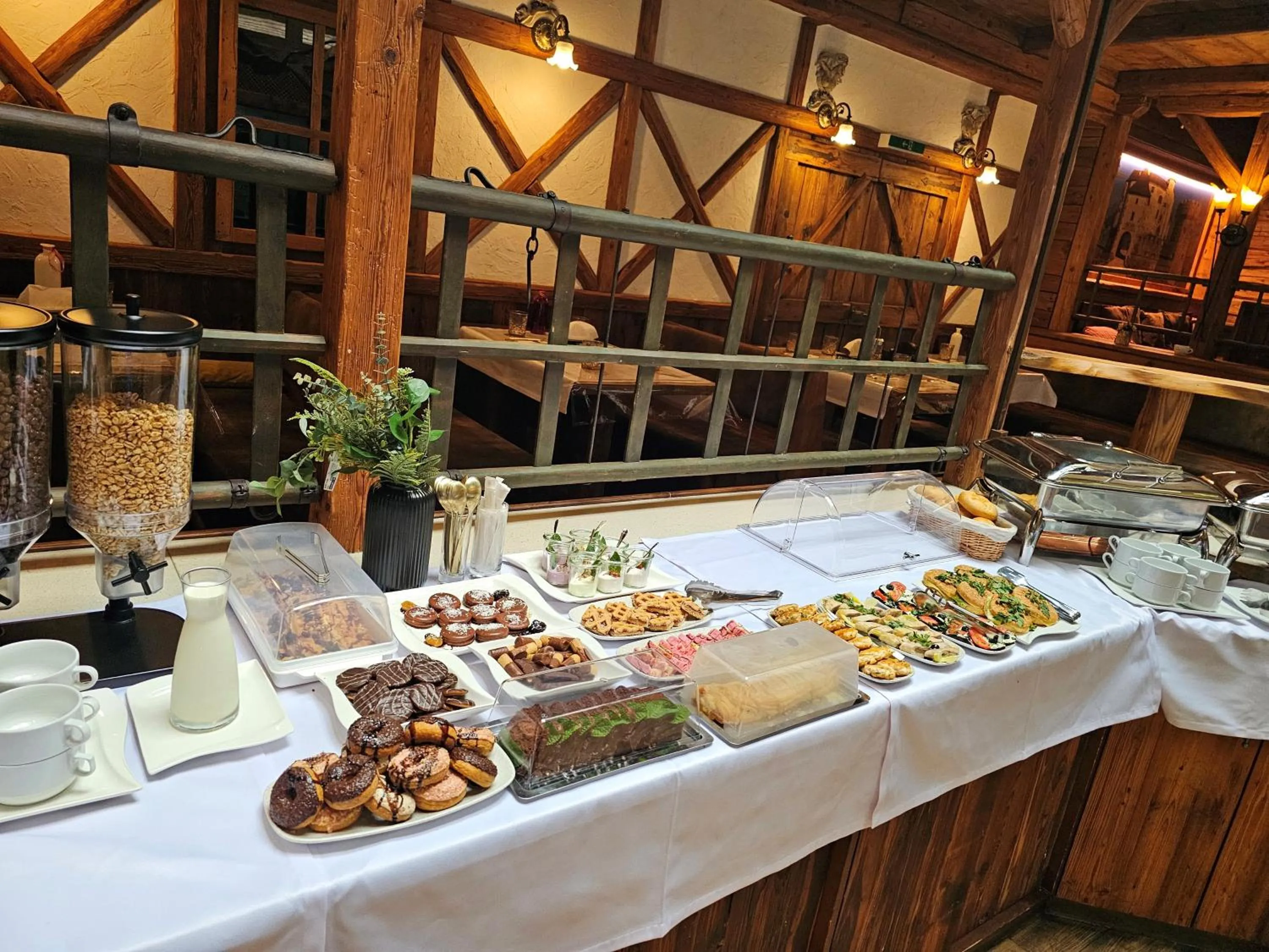 Buffet breakfast in Hotel Enziana Wien