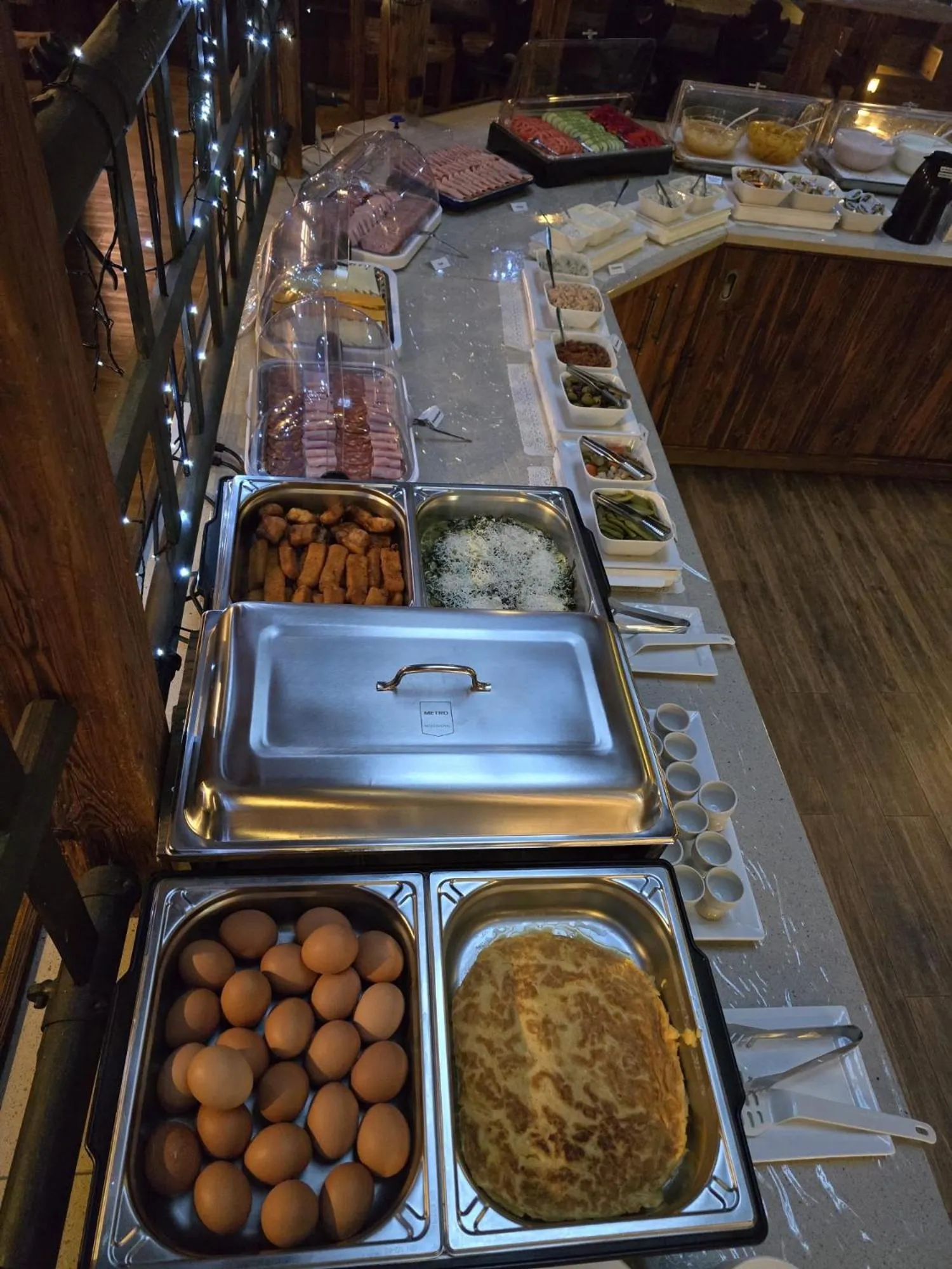 Buffet breakfast in Hotel Enziana Wien