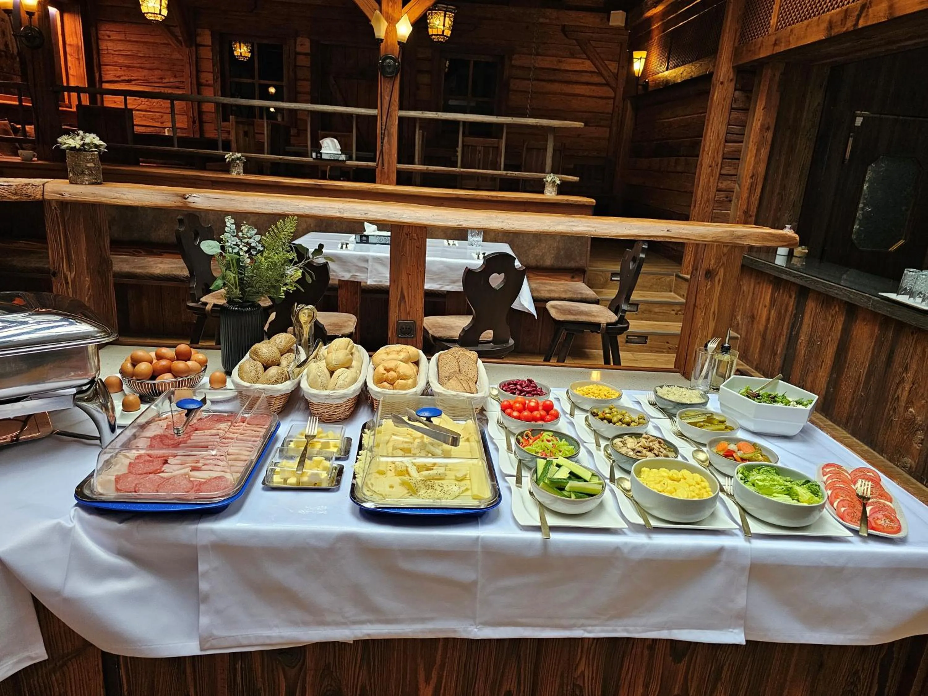 Buffet breakfast in Hotel Enziana Wien