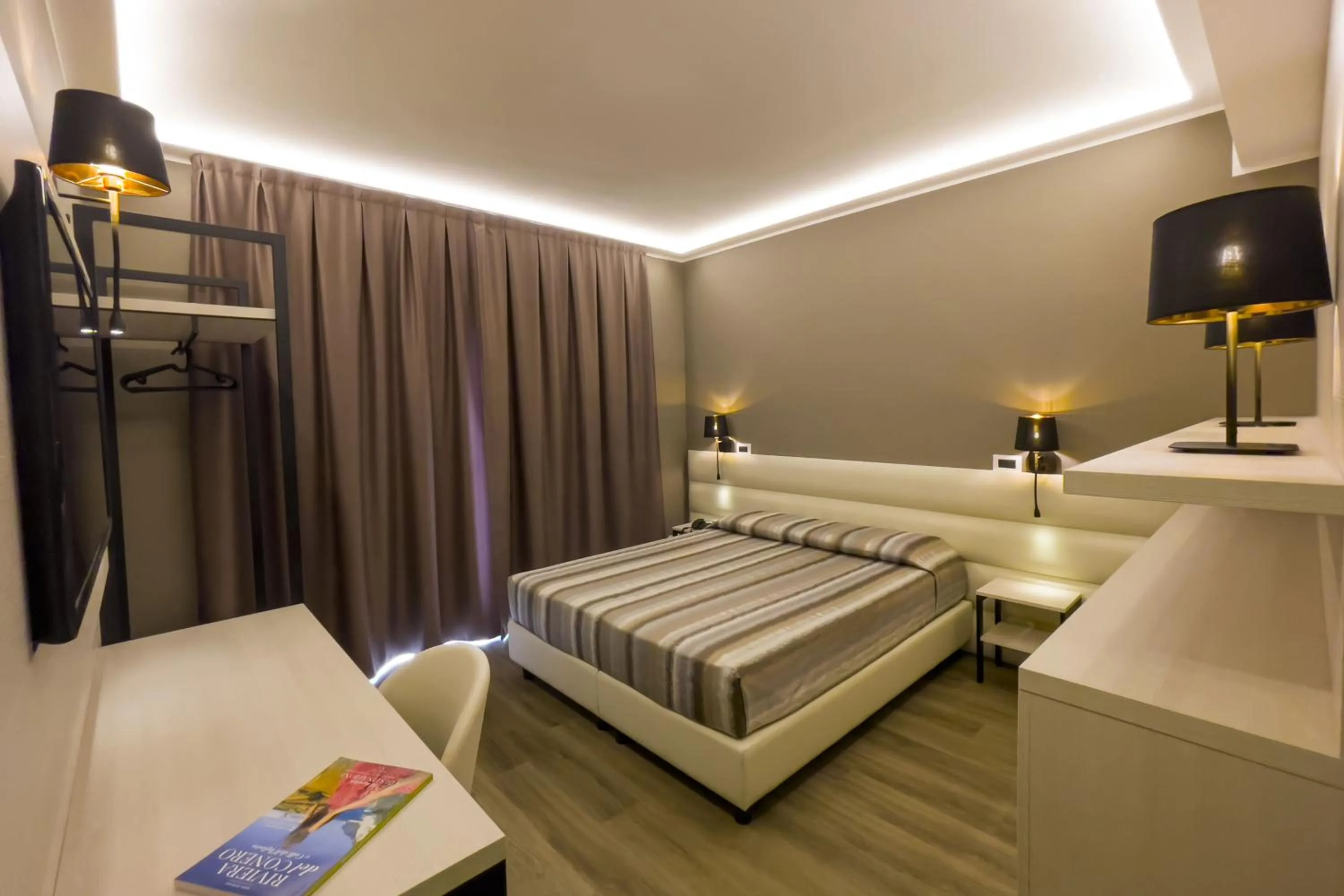 Bedroom, Bed in La Perla