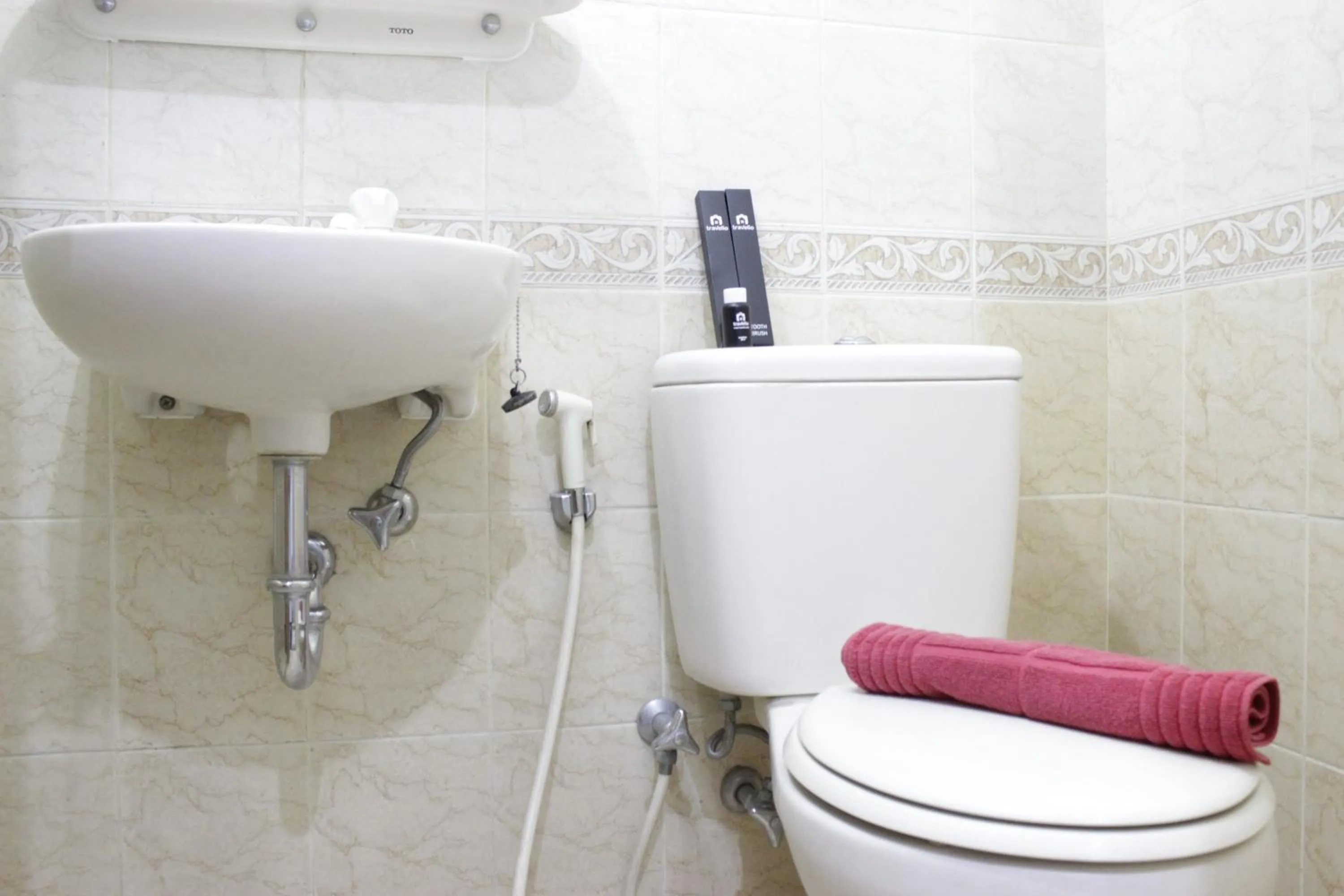 Bathroom in Homey 2BR Majesty Apartment near Maranatha University By Travelio