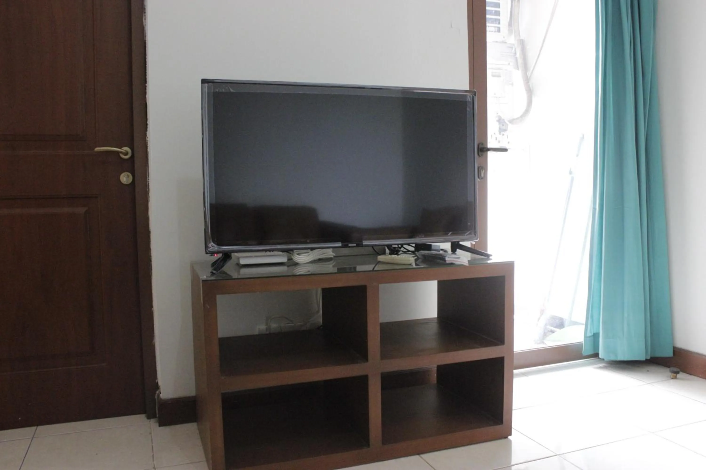 Living room in Homey 2BR Majesty Apartment near Maranatha University By Travelio