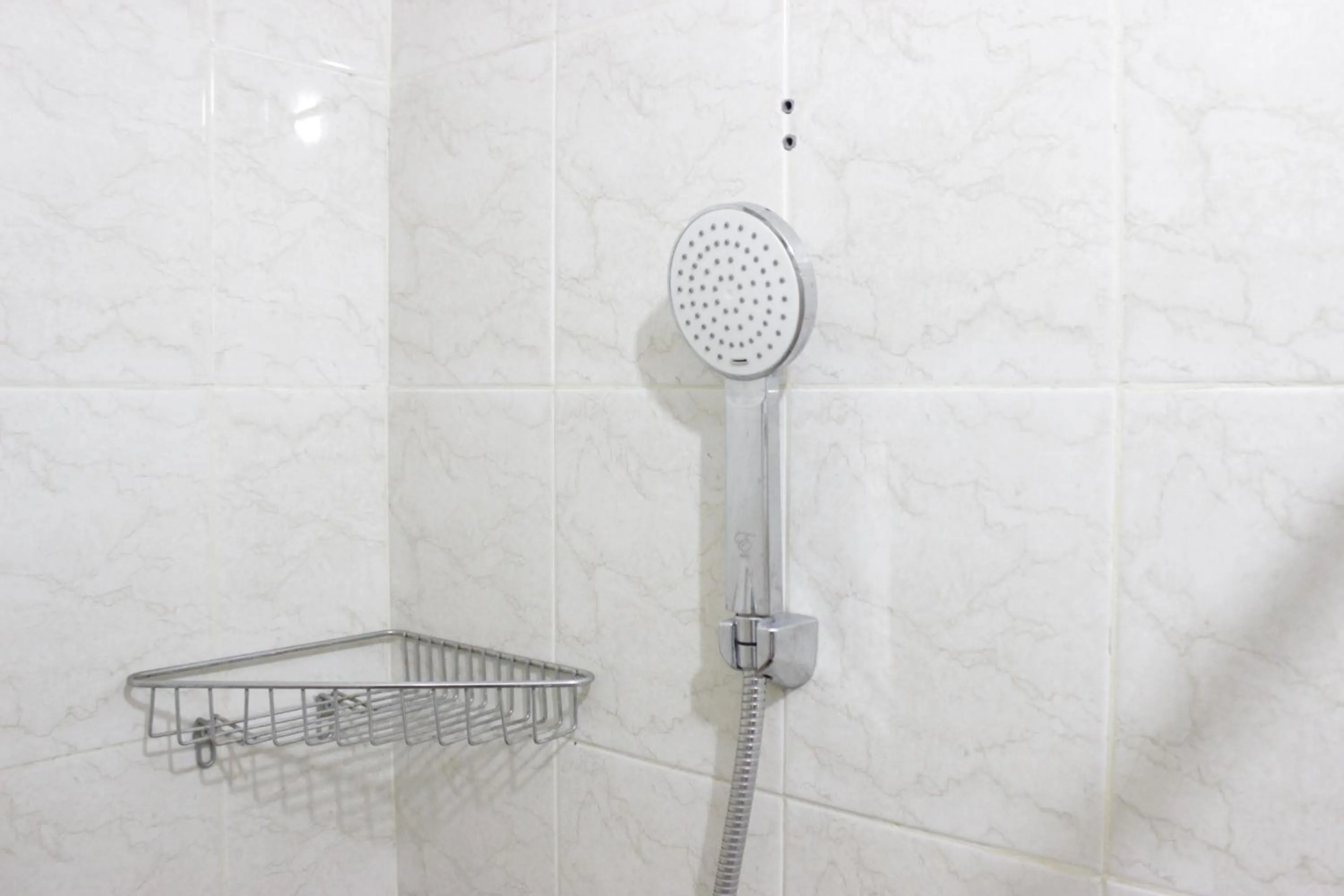 Bathroom in Homey 2BR Majesty Apartment near Maranatha University By Travelio