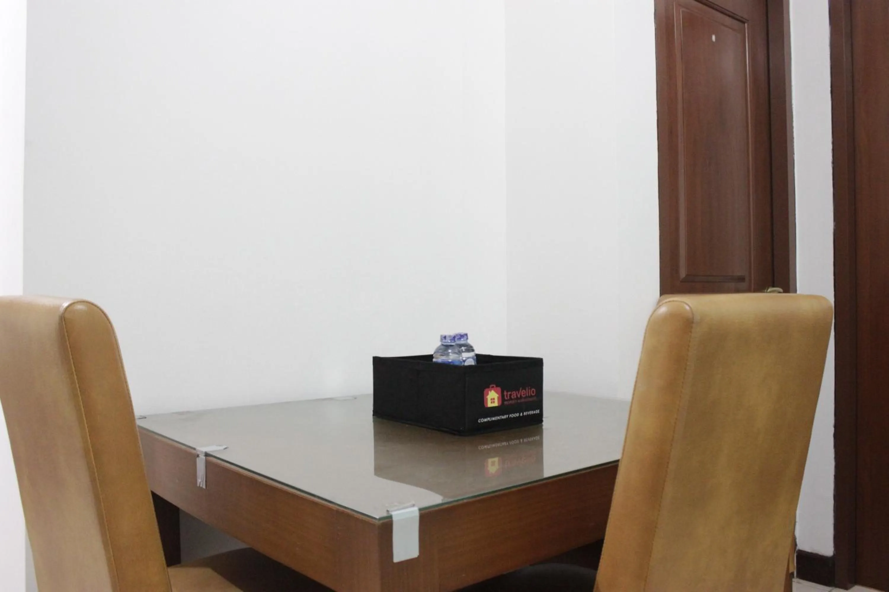 Dining area in Homey 2BR Majesty Apartment near Maranatha University By Travelio