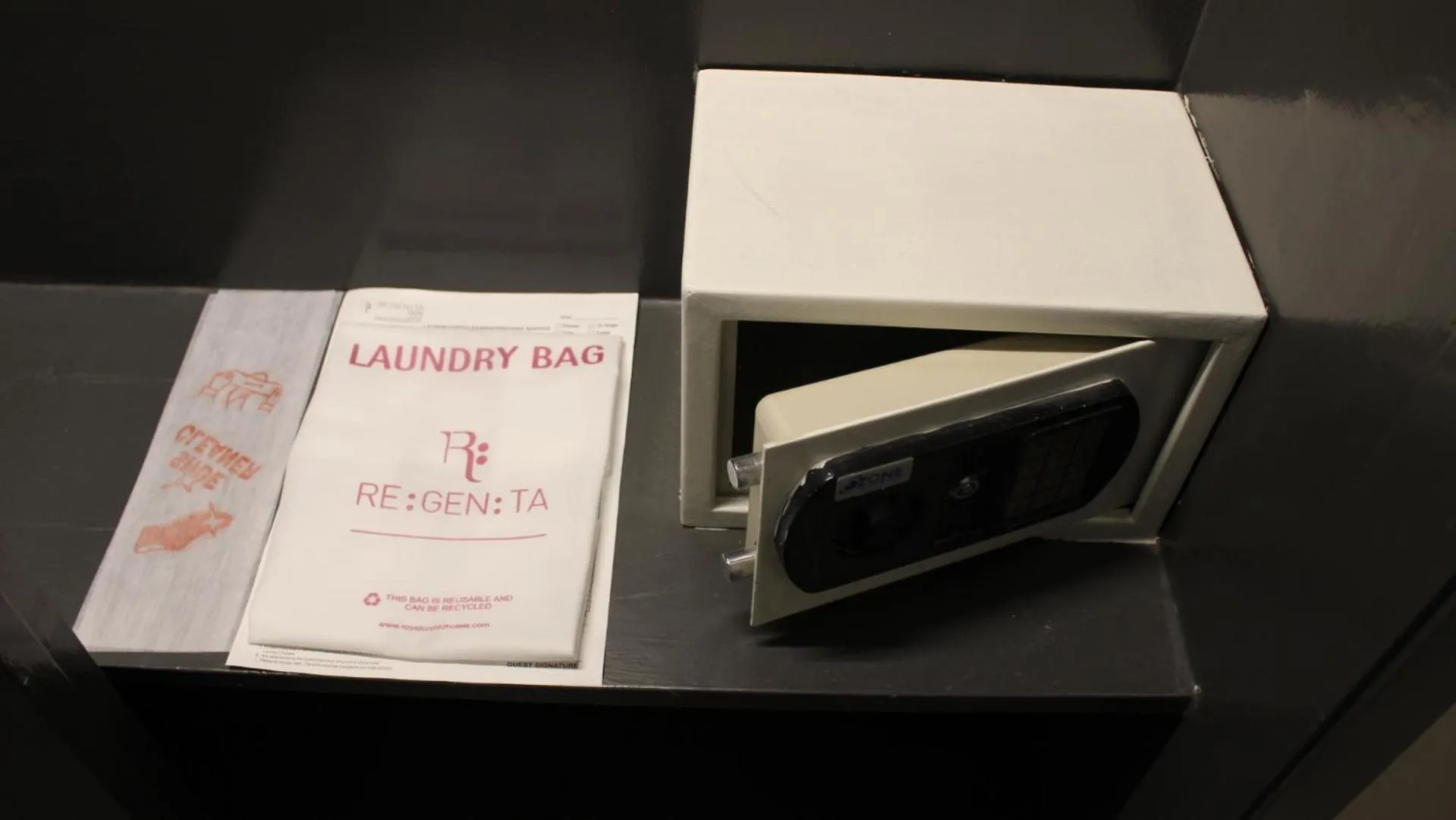 Bedroom in Regenta Inn Jaipur, Adarsh Nagar