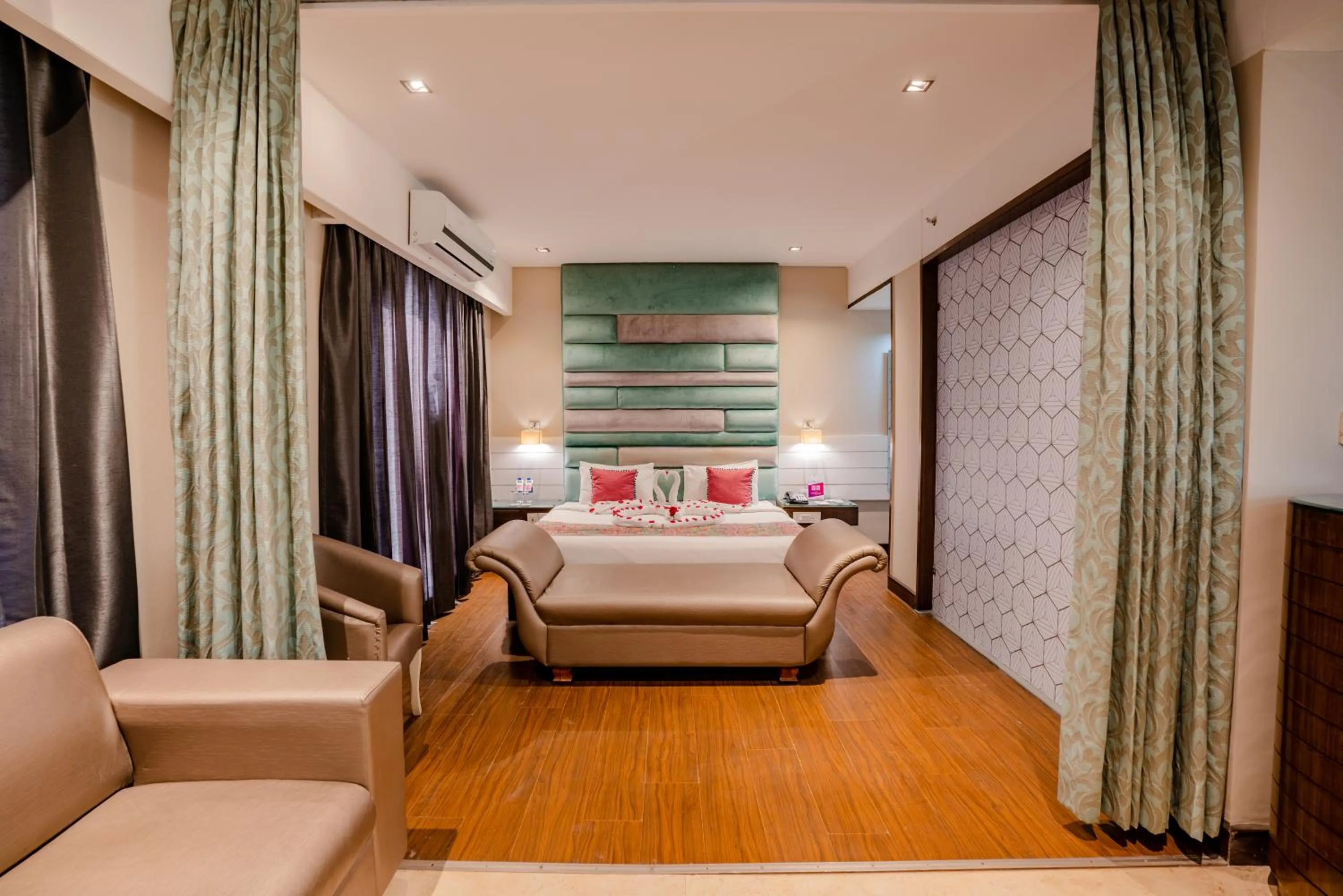 Photo of the whole room, Bed in Regenta Inn Jaipur, Adarsh Nagar