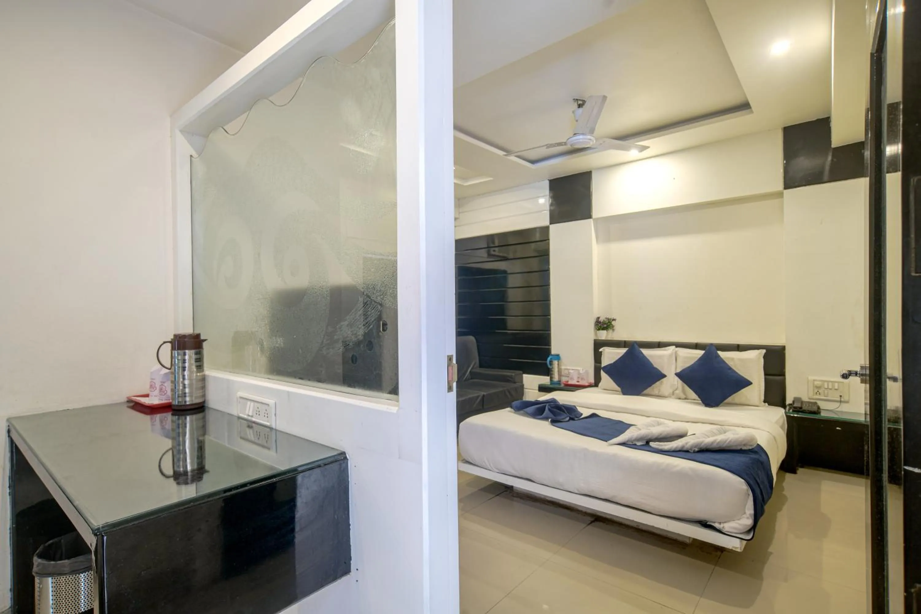 Bed in Hotel Satyug Inn