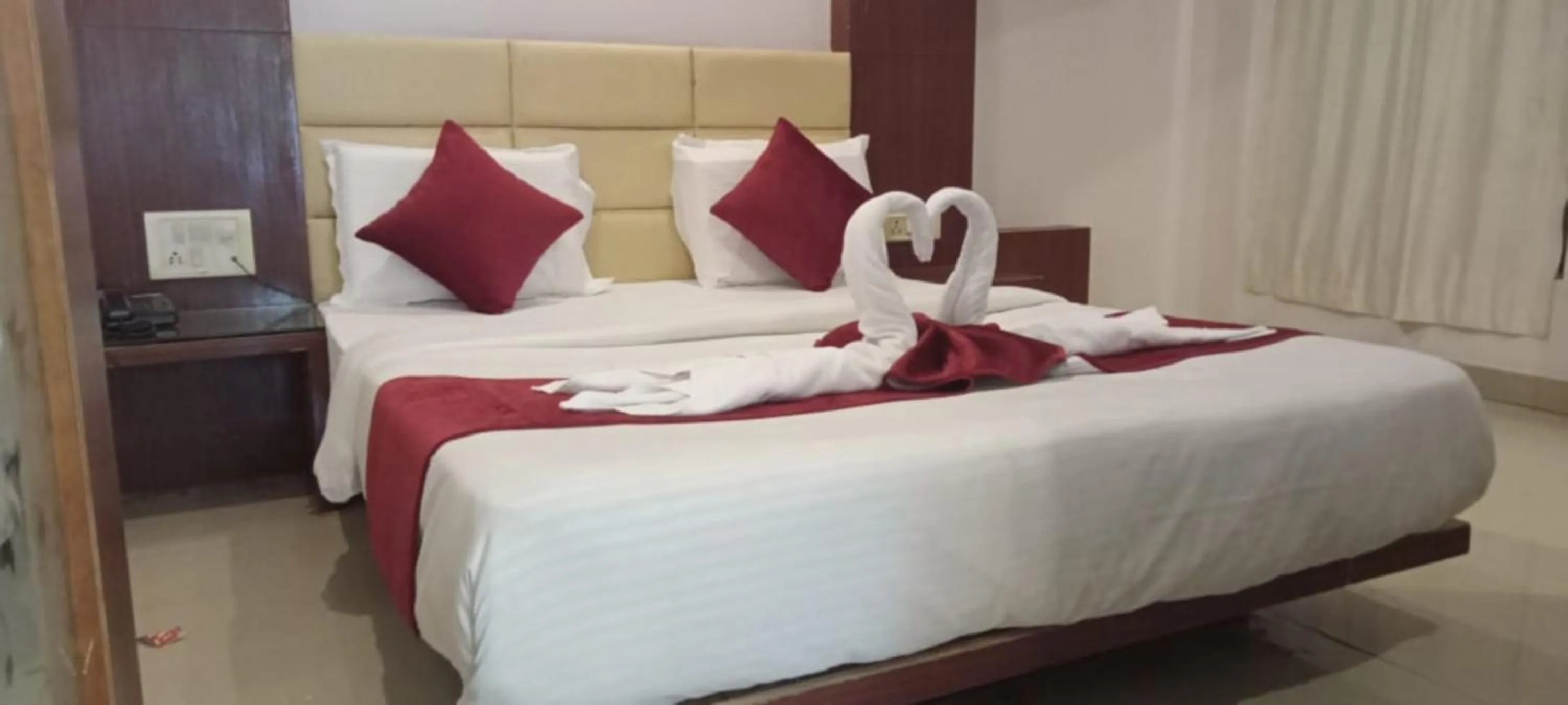 Bed in Hotel Satyug Inn