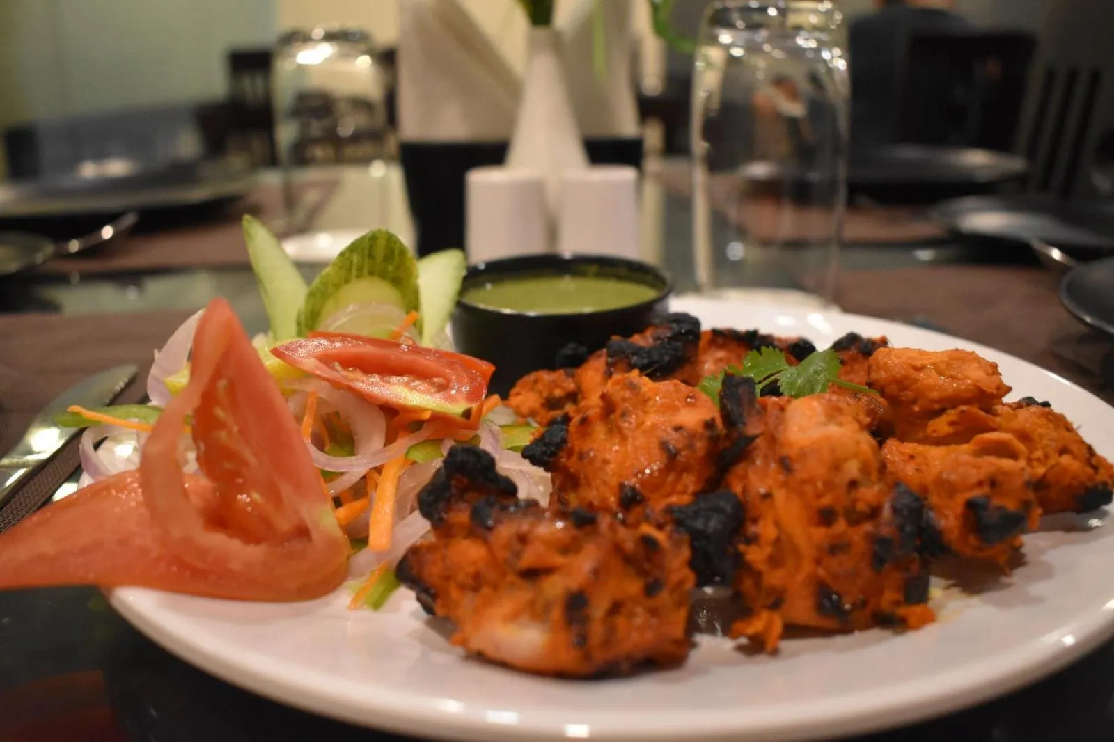 Restaurant/places to eat in Hotel Vip Square