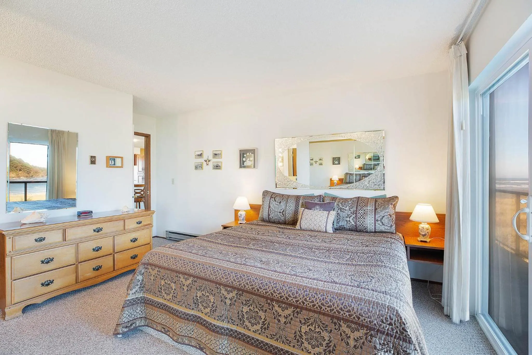 Bed in Hi-Tide Resort