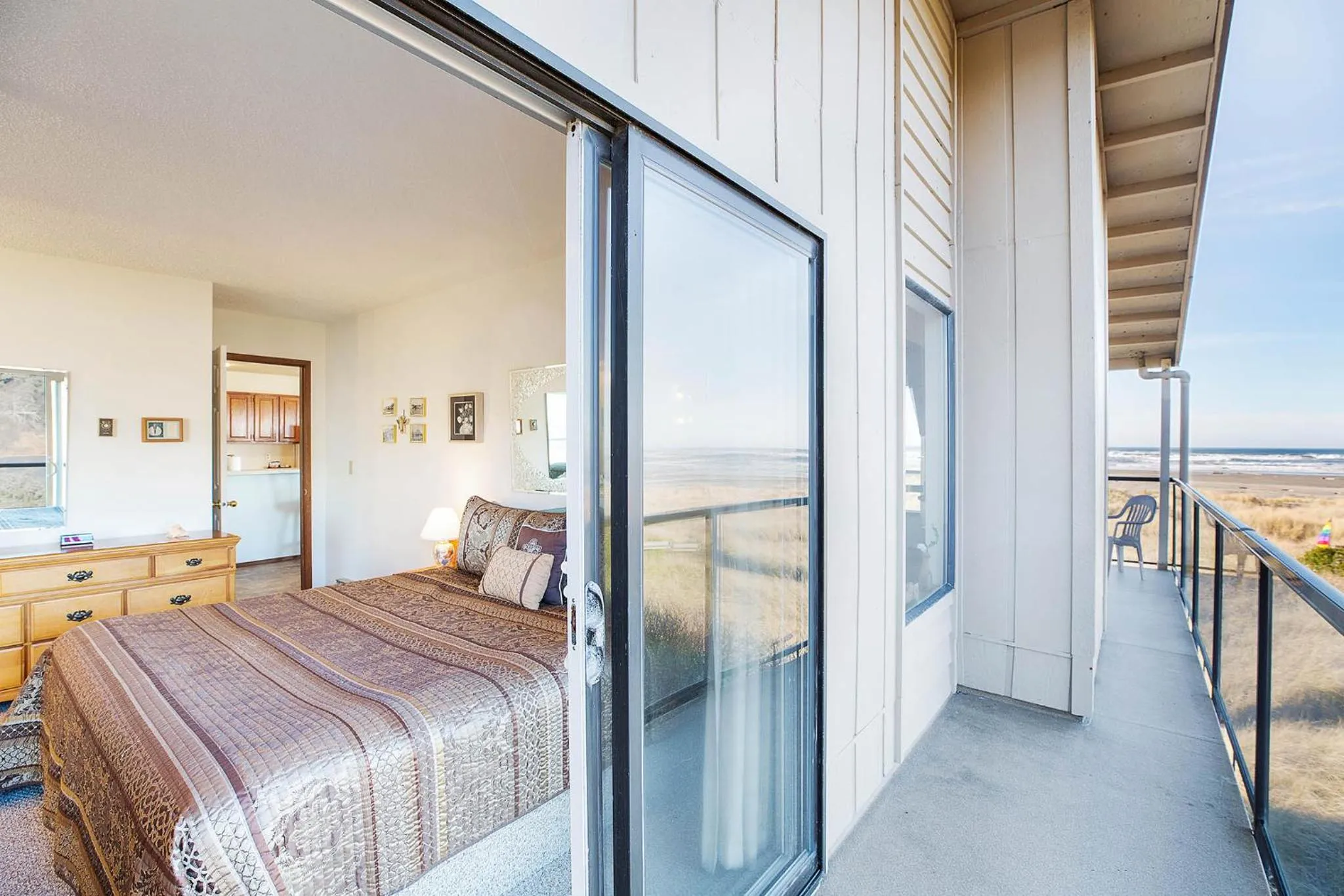 Bed in Hi-Tide Resort