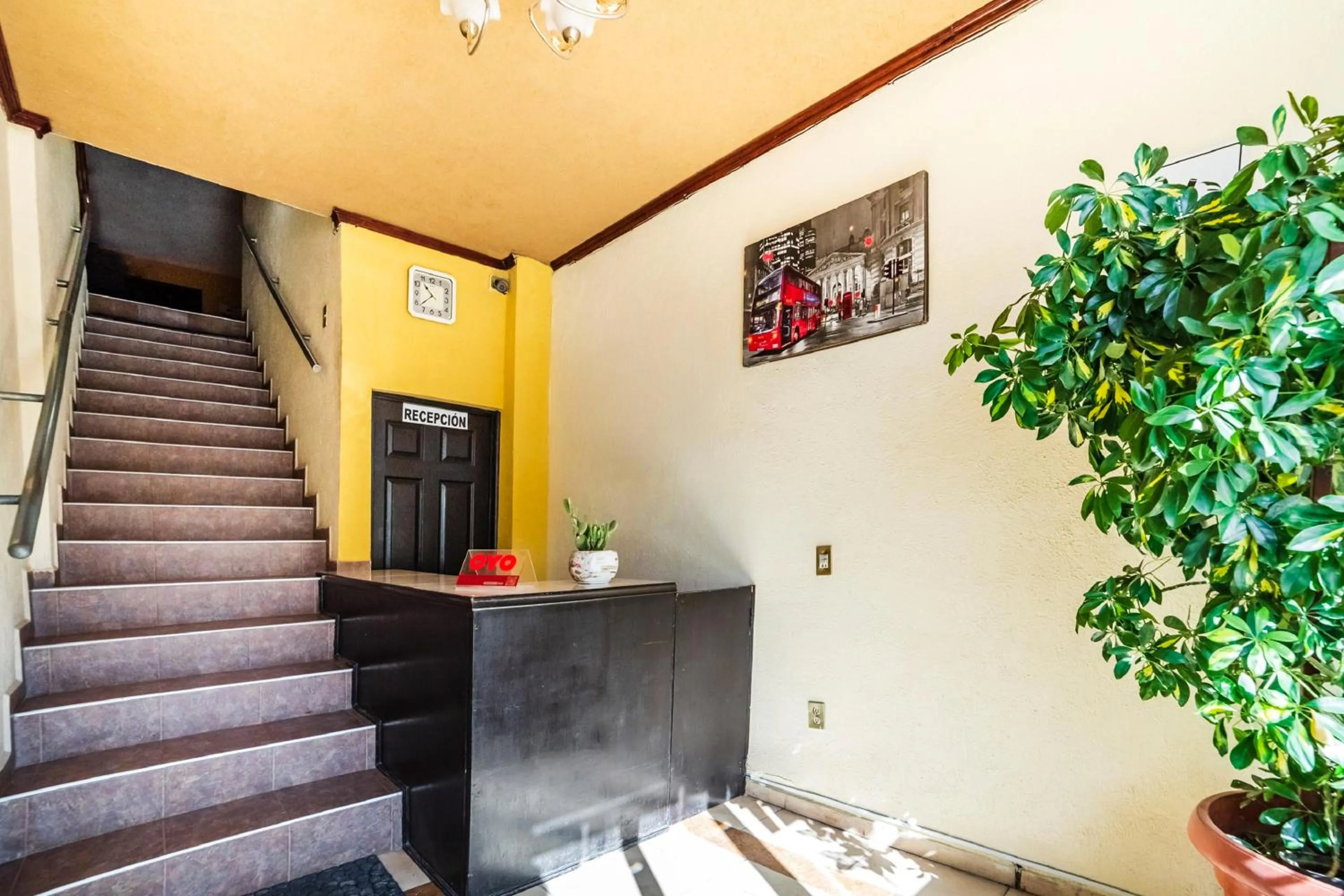 Lobby or reception in OYO Hotel Bugambilia, San Luis Potosí