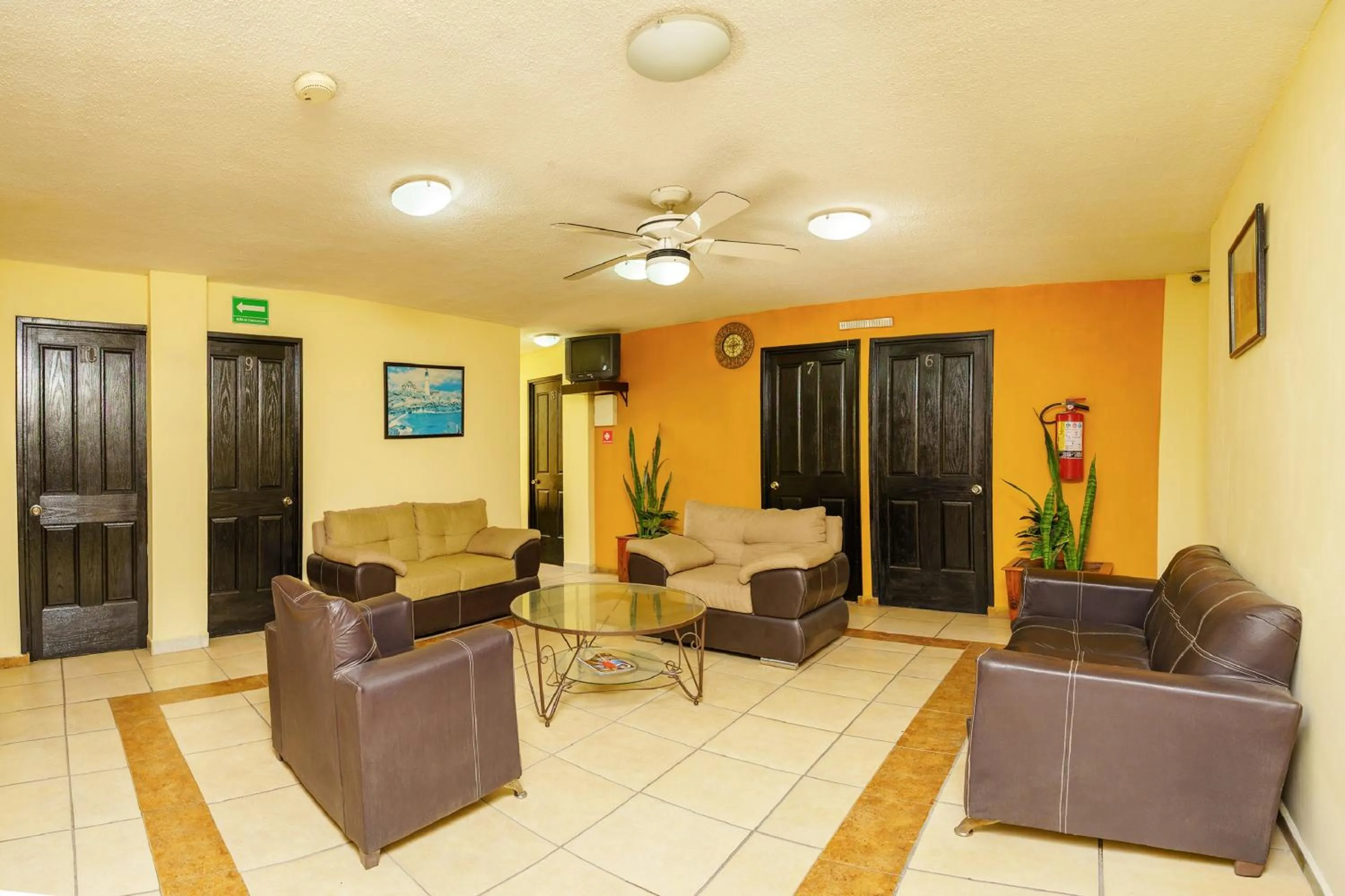 Lobby or reception in OYO Hotel Bugambilia, San Luis Potosí