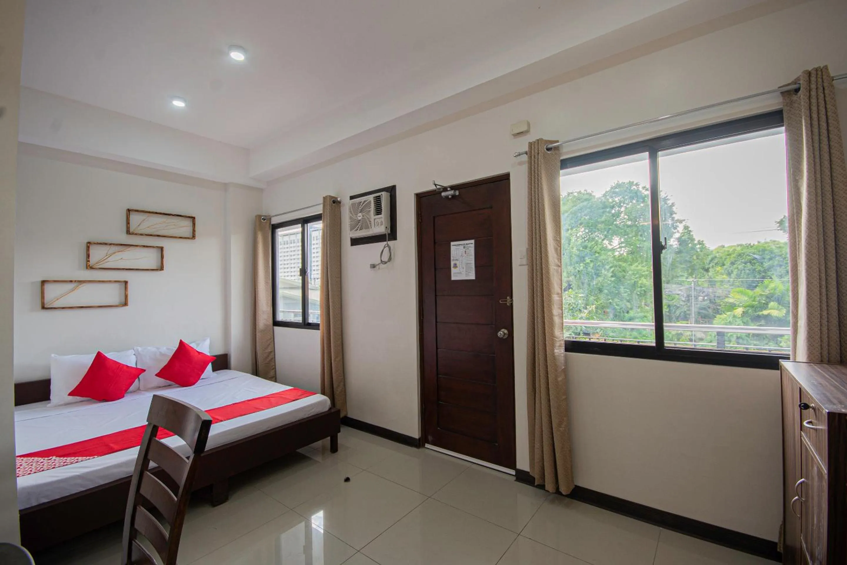 Bedroom, Bed in Cornerstone Manor Inn