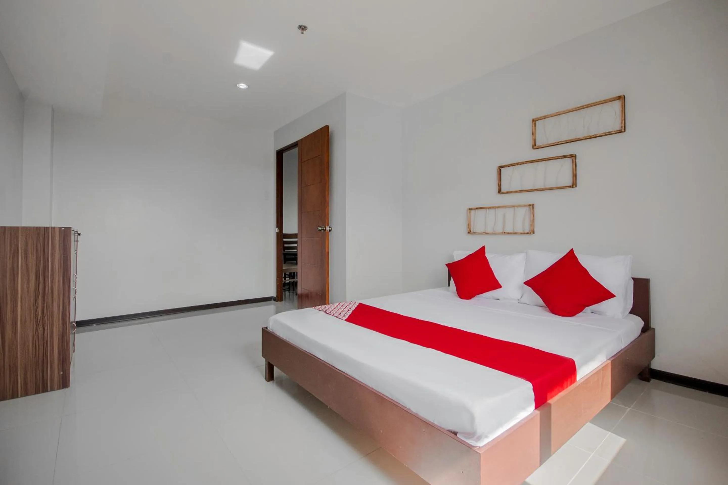 Bedroom, Bed in Cornerstone Manor Inn