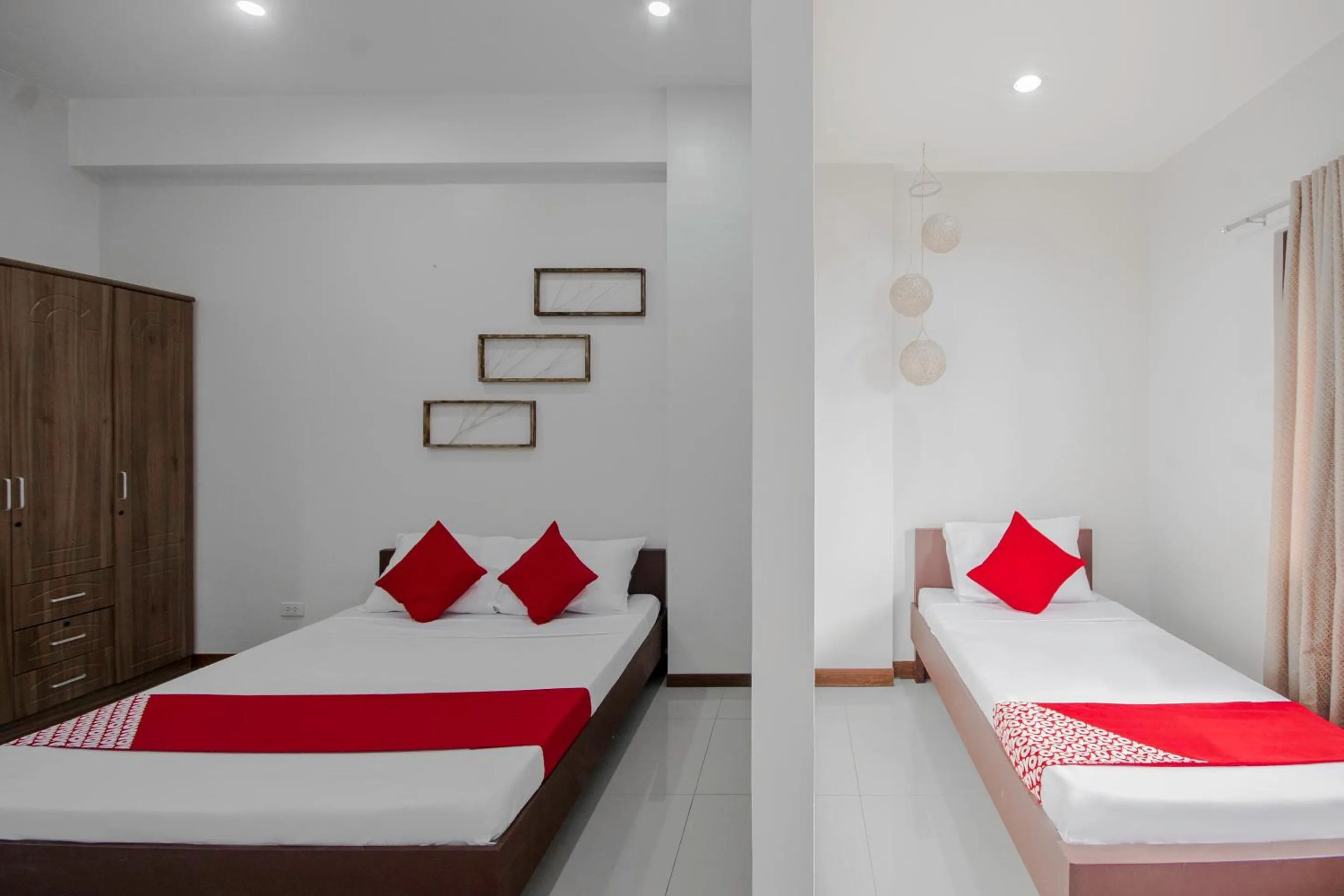 Bedroom, Bed in Cornerstone Manor Inn