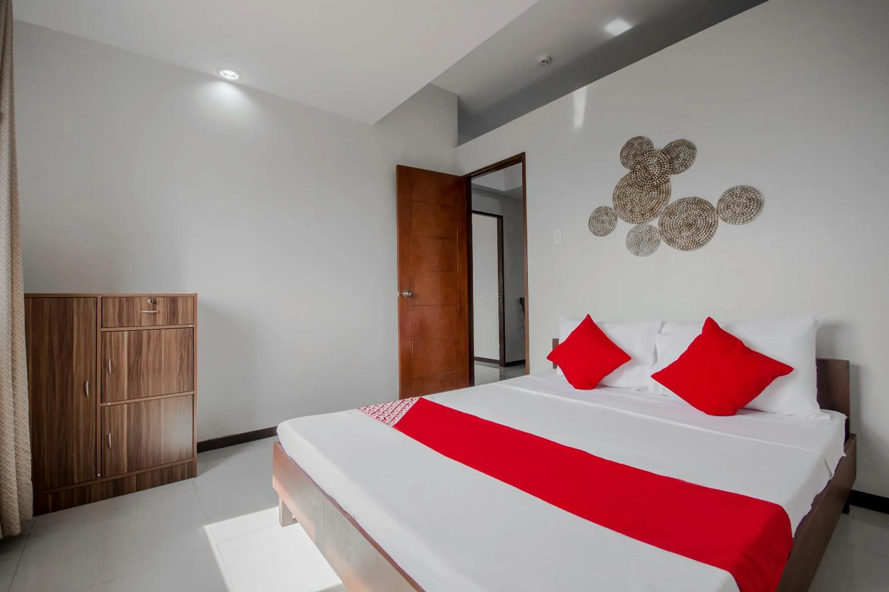 Bedroom, Bed in Cornerstone Manor Inn