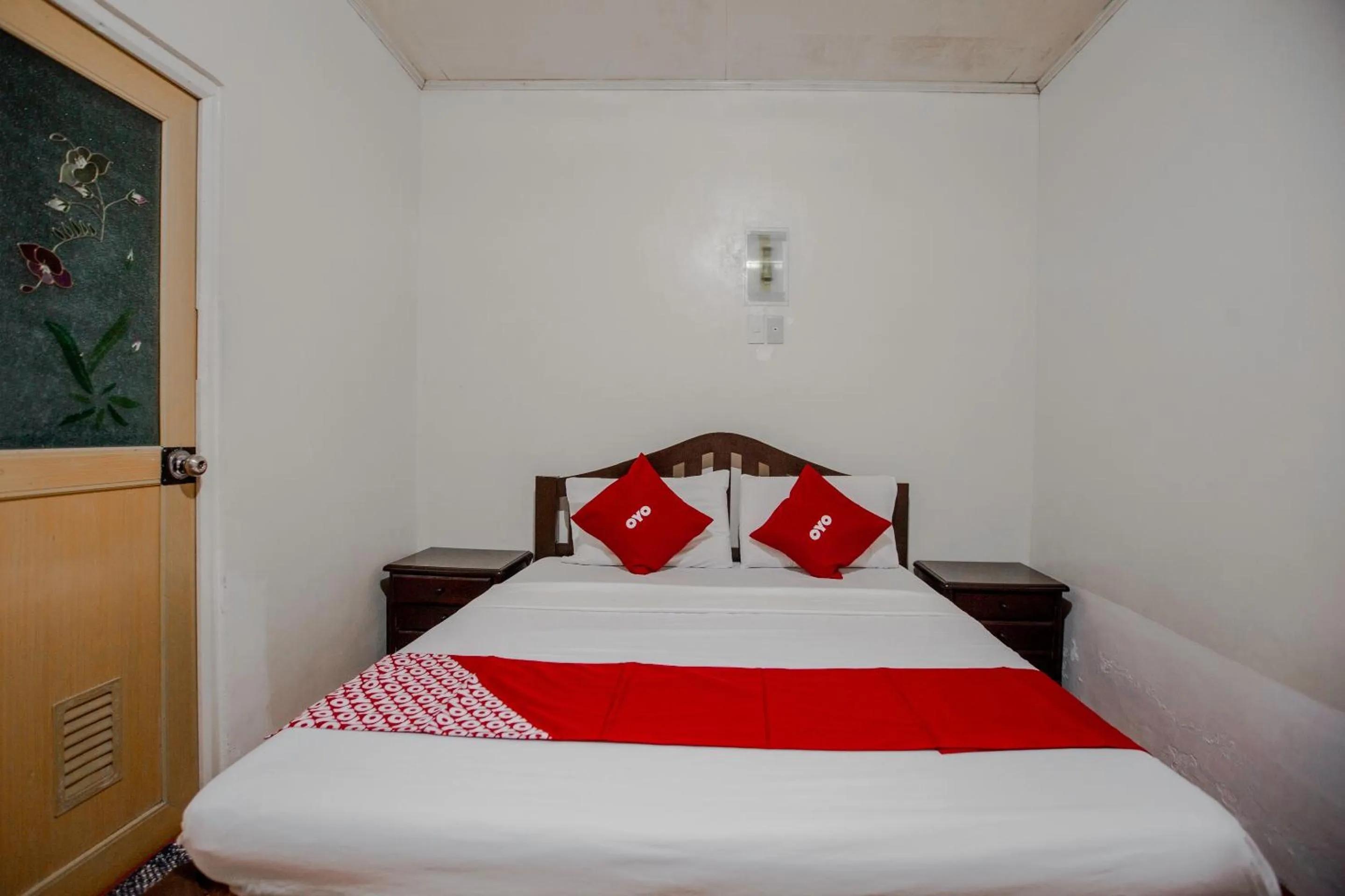 Bedroom, Bed in OYO 741 Sierra Travellers Inn