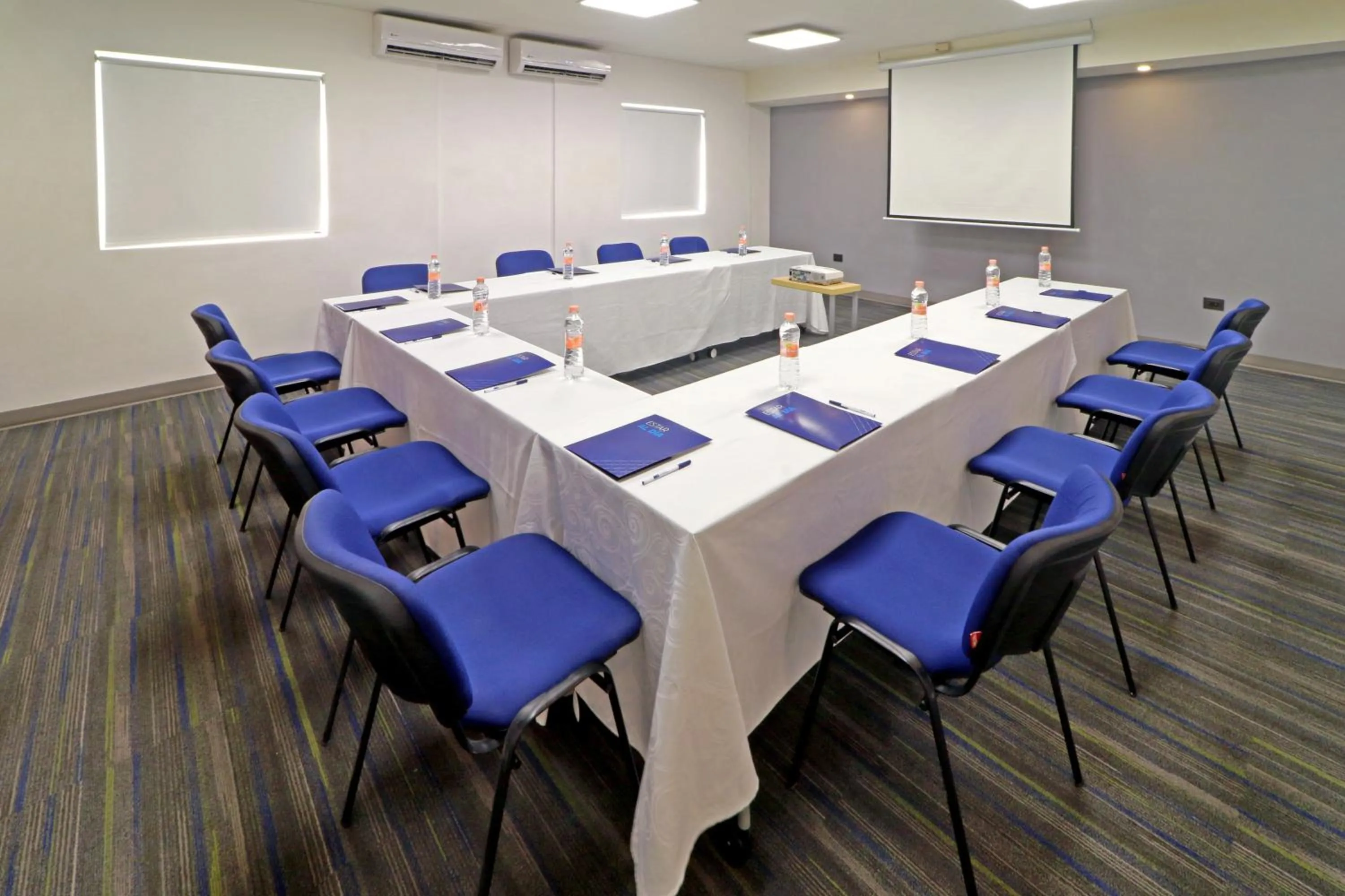 Meeting/conference room in Holiday Inn Express Piedras Negras by IHG