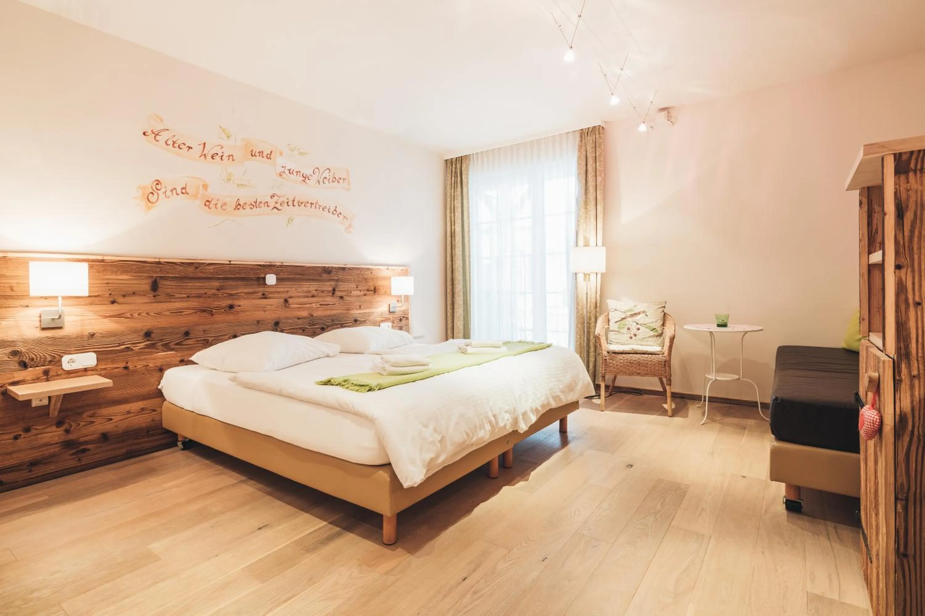 Photo of the whole room, Bed in Weinwirtshaus Wlaschits