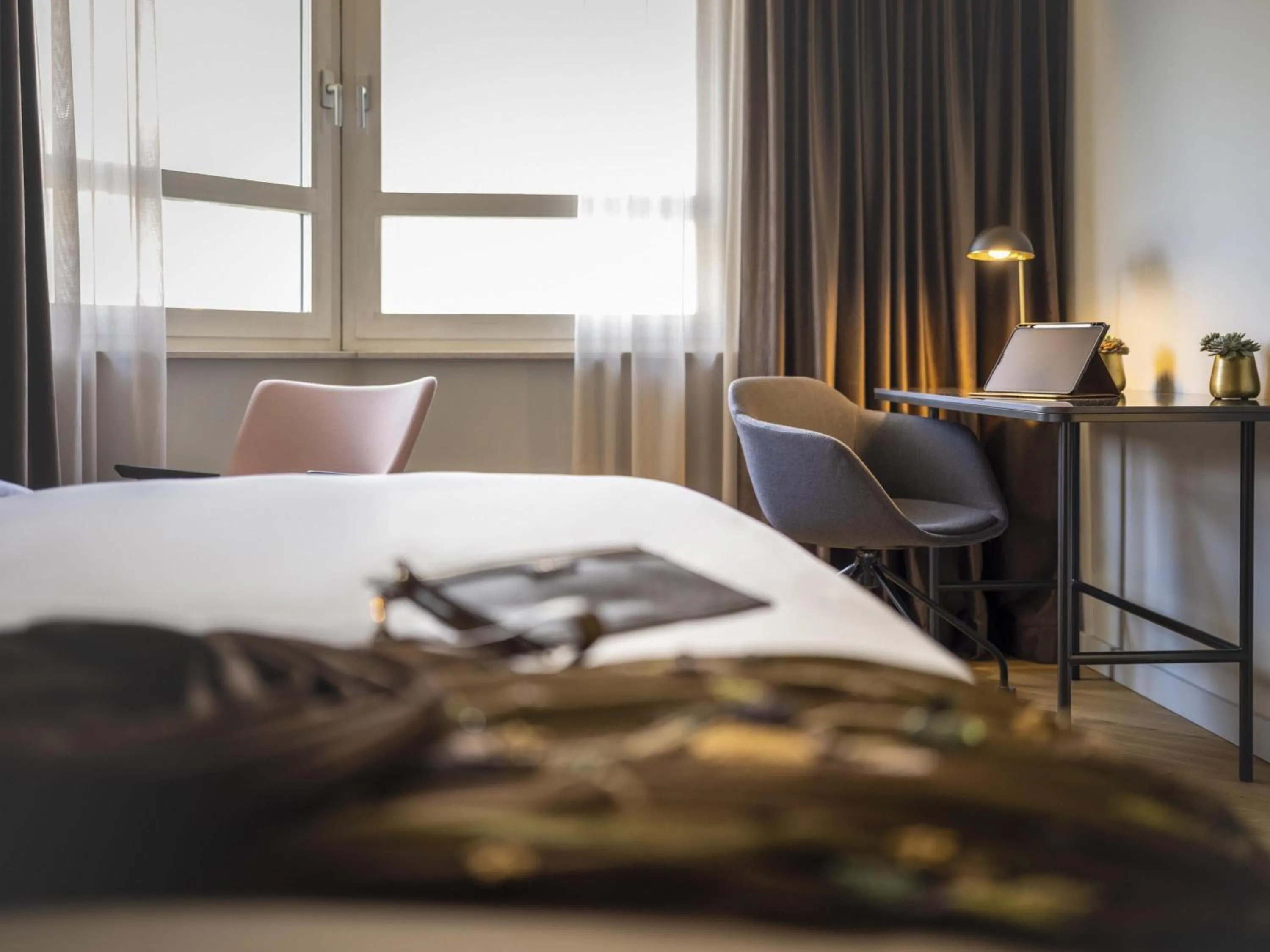 Bedroom, Bed in Hotel Am Konzerthaus - MGallery Collection