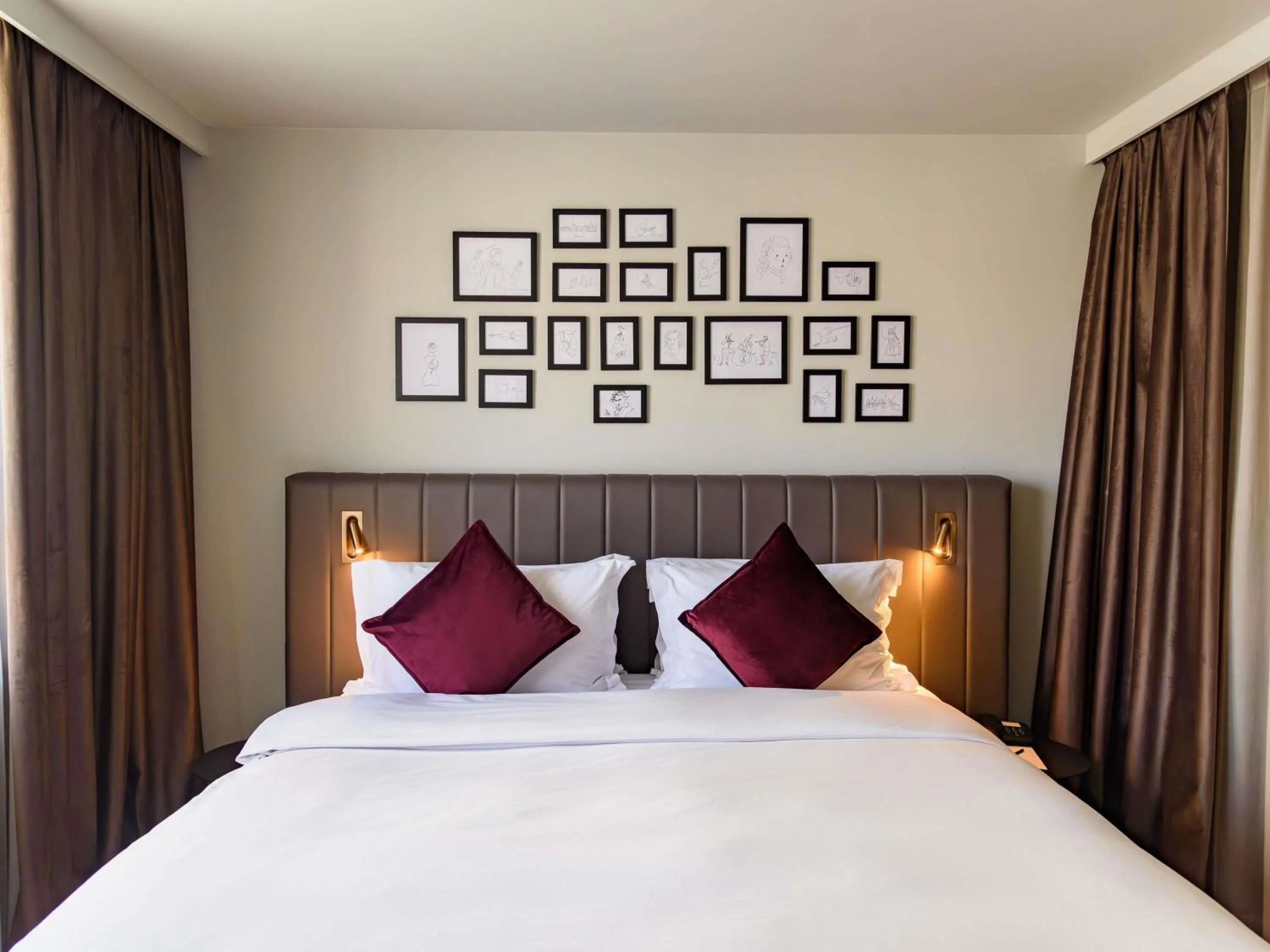 Bedroom, Bed in Hotel Am Konzerthaus - MGallery Collection