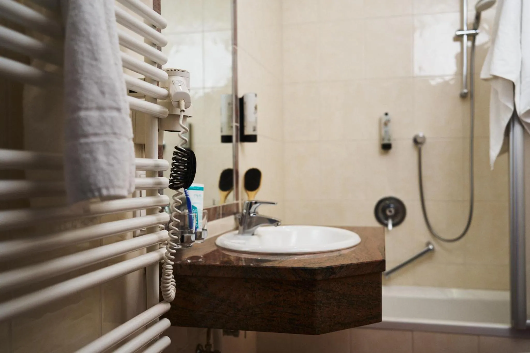 Bathroom in Hotel Martini Kaprun inkluding breakfast & free parking