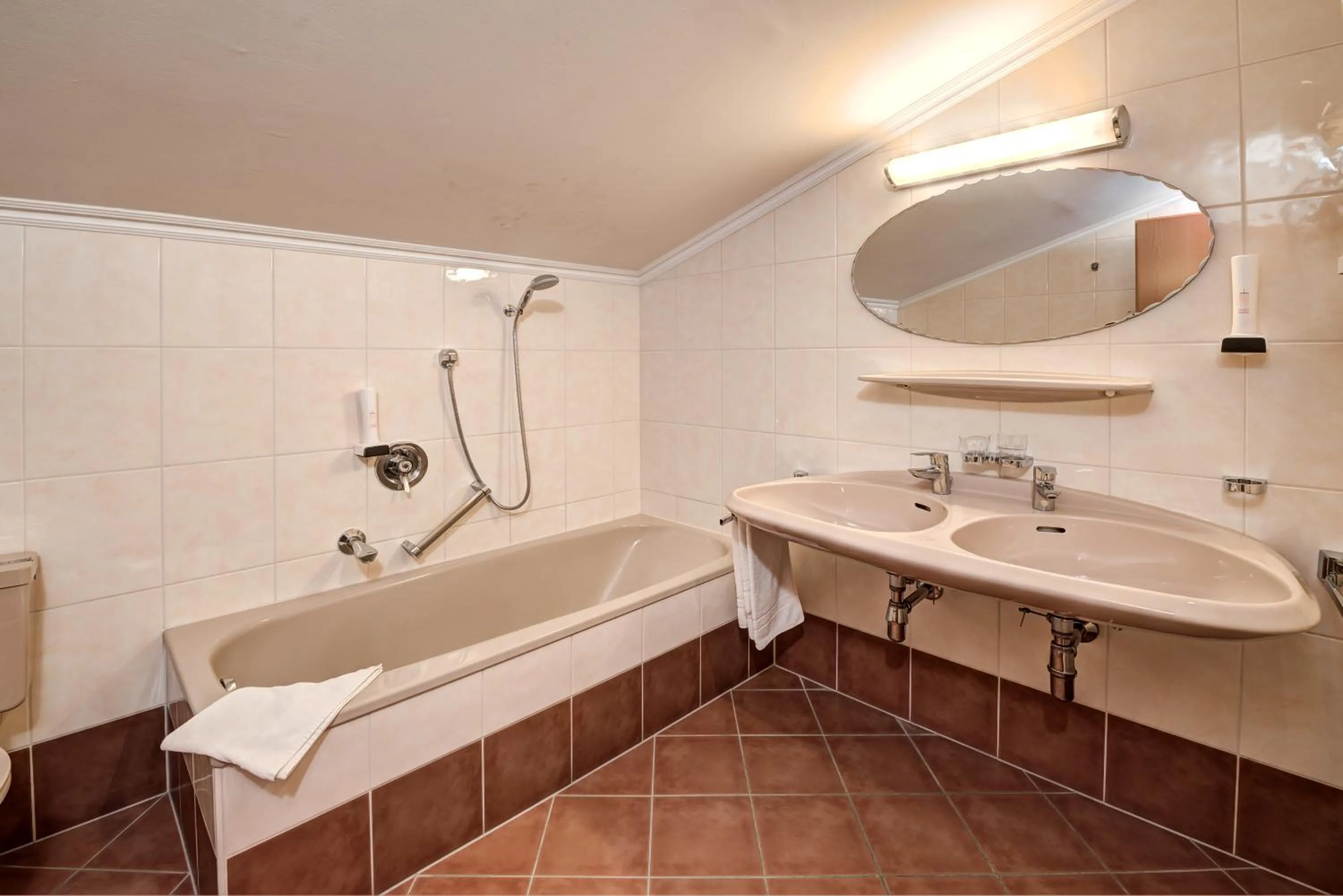 Bathroom in Hotel Martini Kaprun inkluding breakfast & free parking