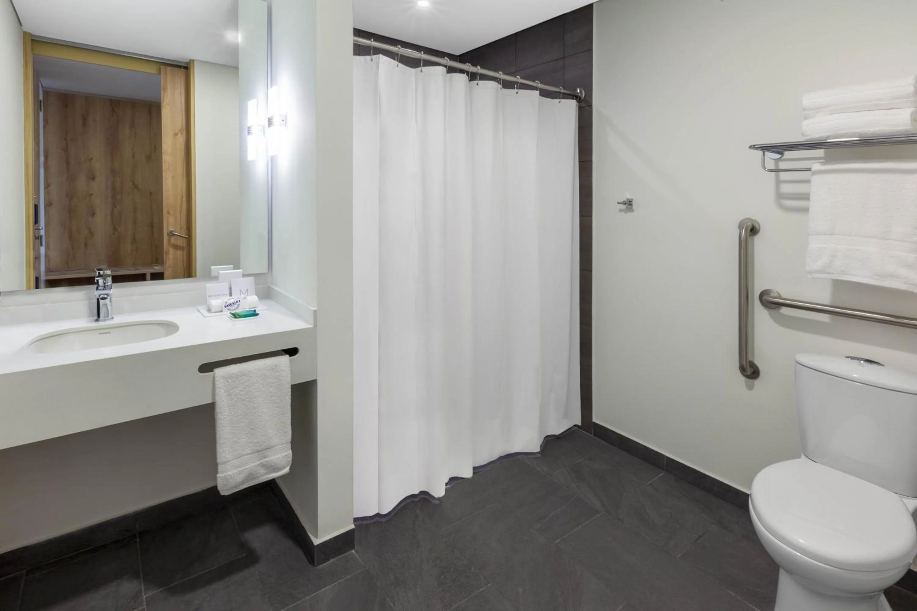 Bathroom in Hotel Distrito ZF By OxoHotel