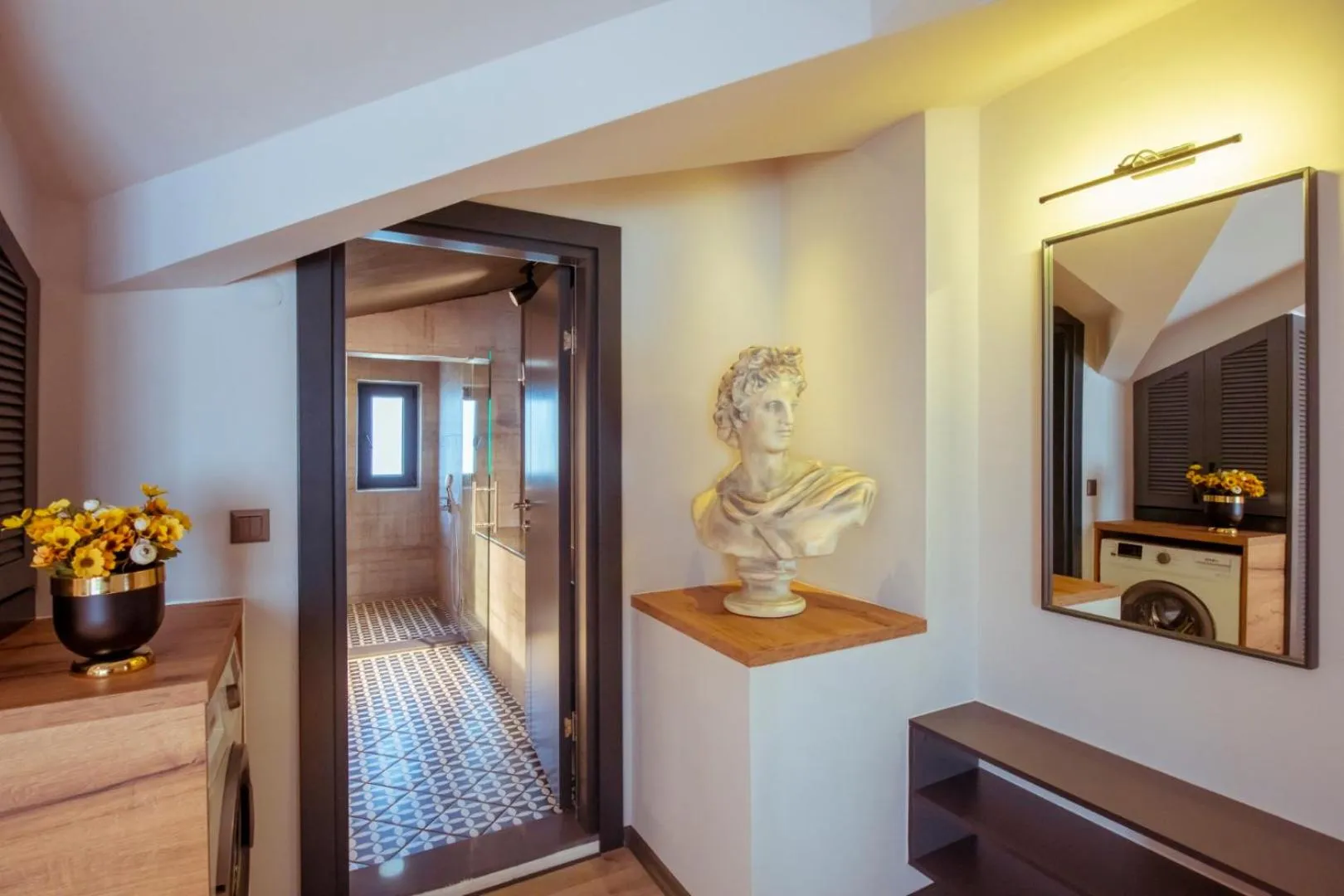 Communal lounge/ TV room in S3 King Residence