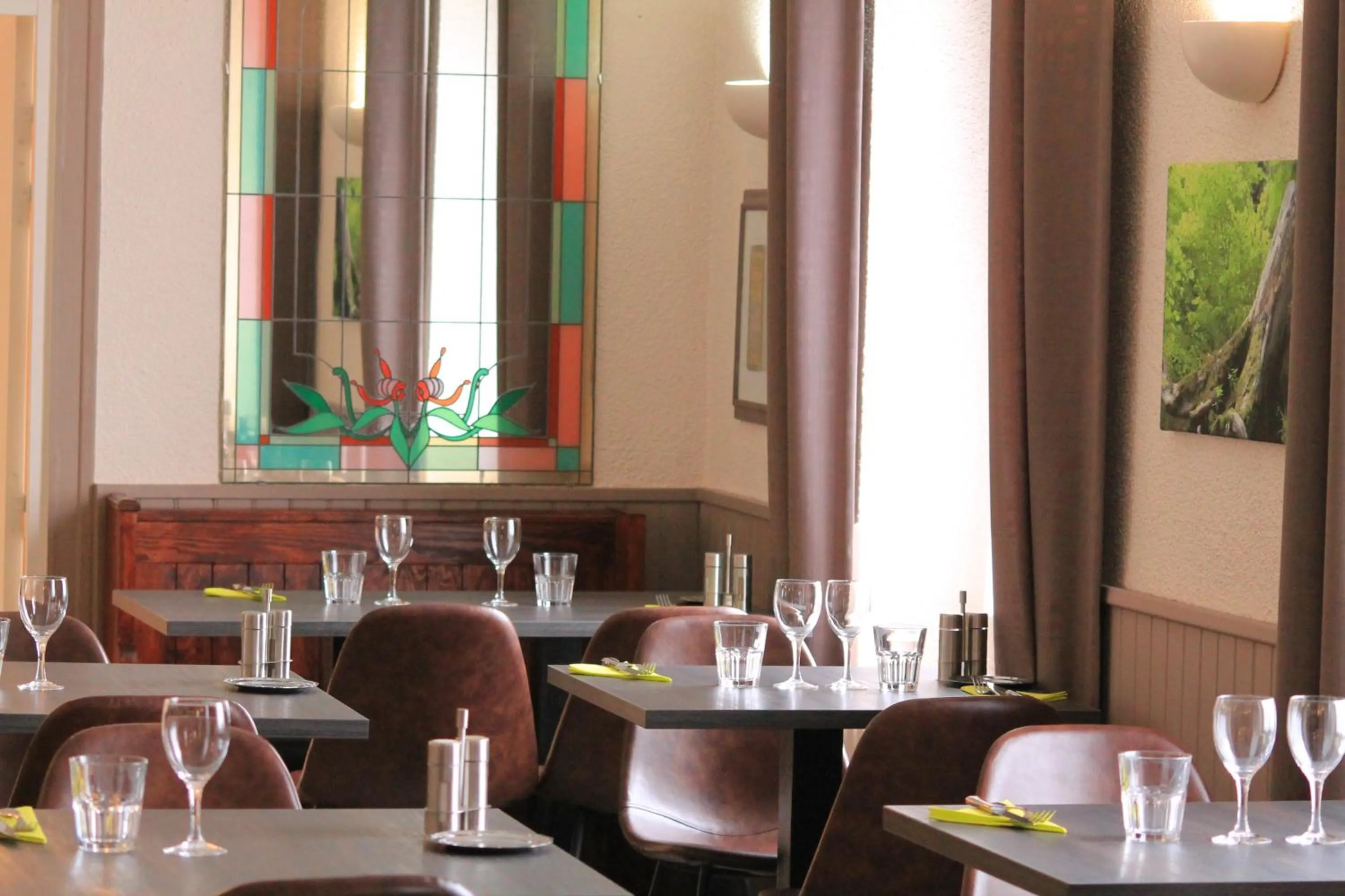 Restaurant/places to eat in Le Chatel