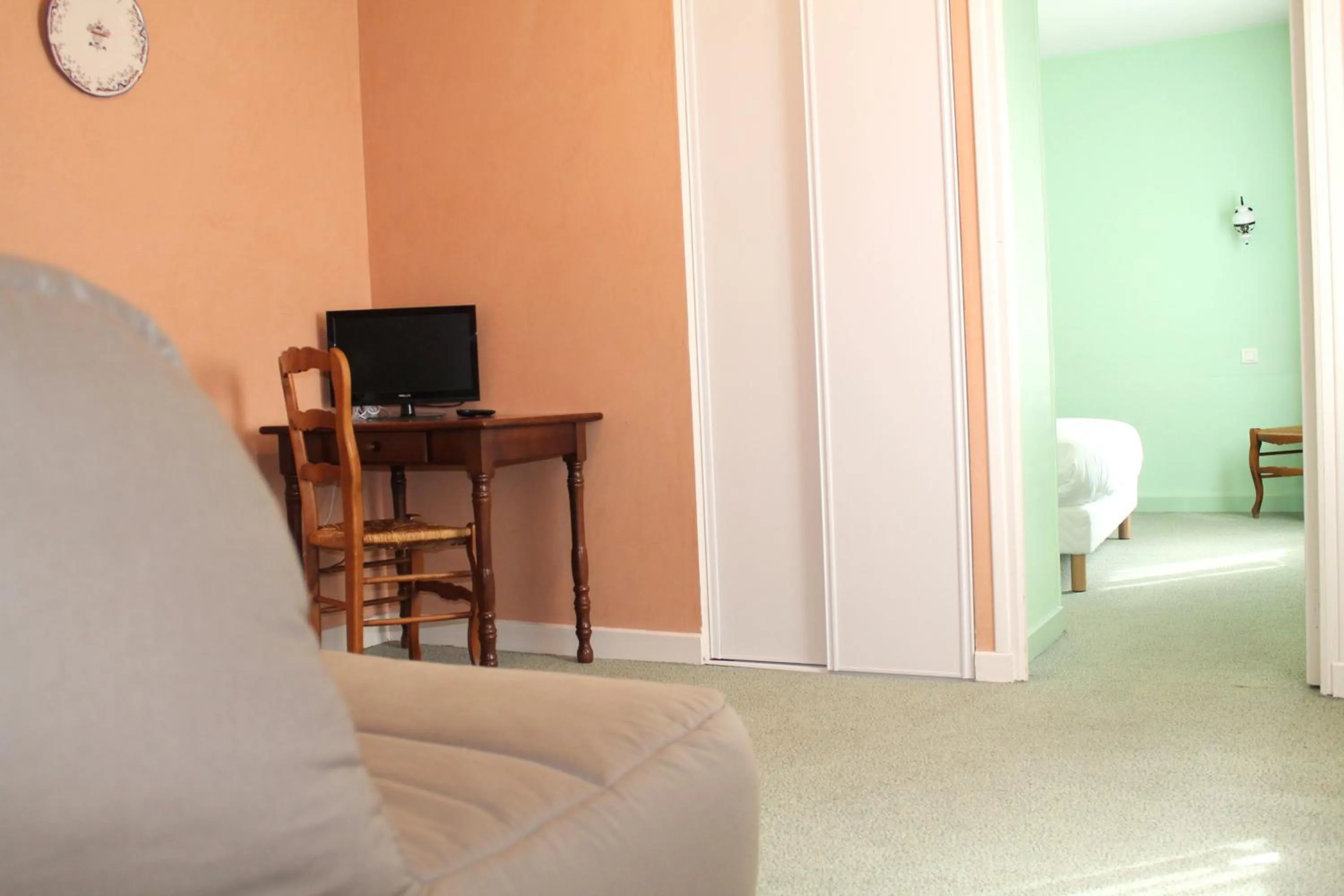 Photo of the whole room in Le Chatel