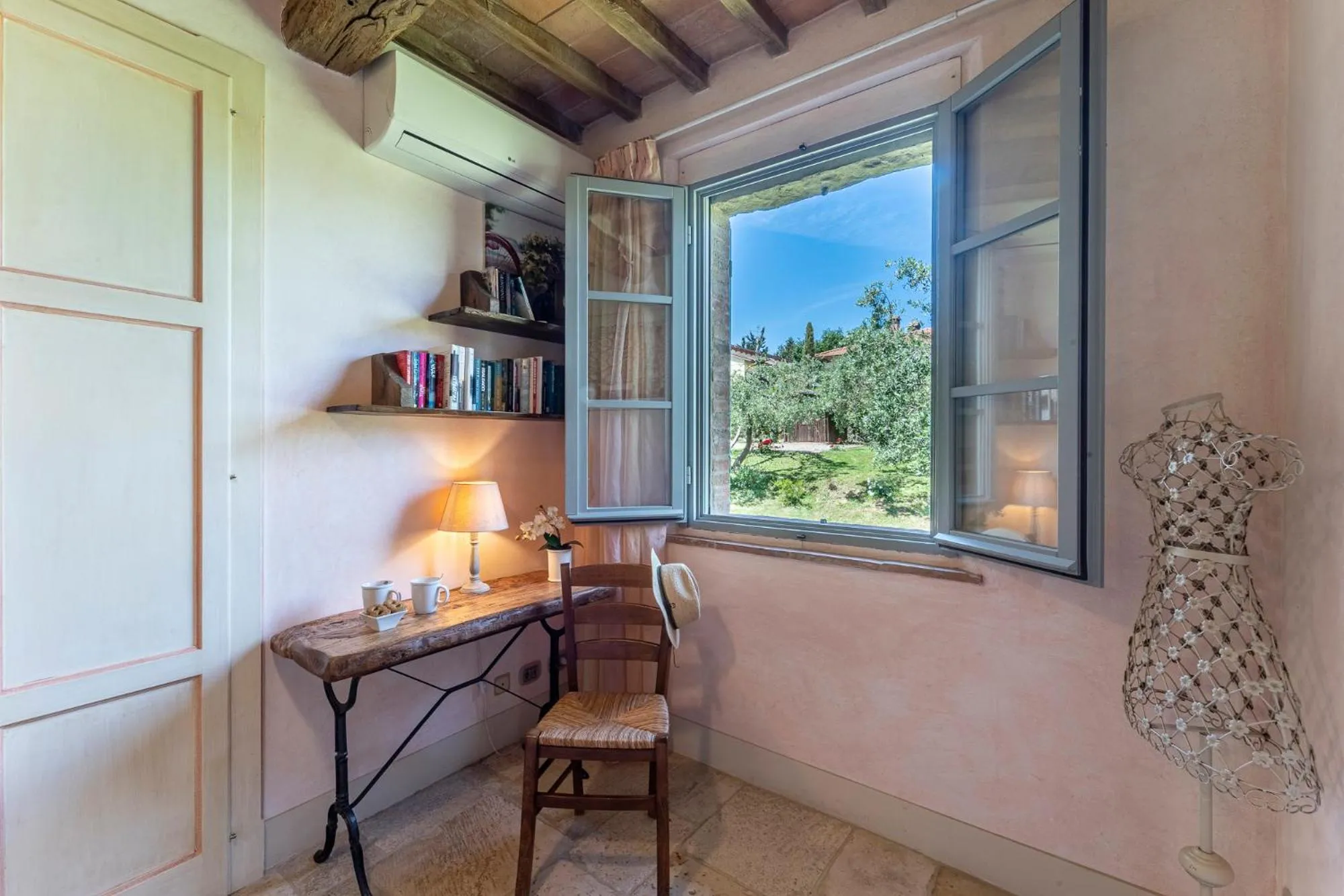 L'Oliveta 6, Emma Villas