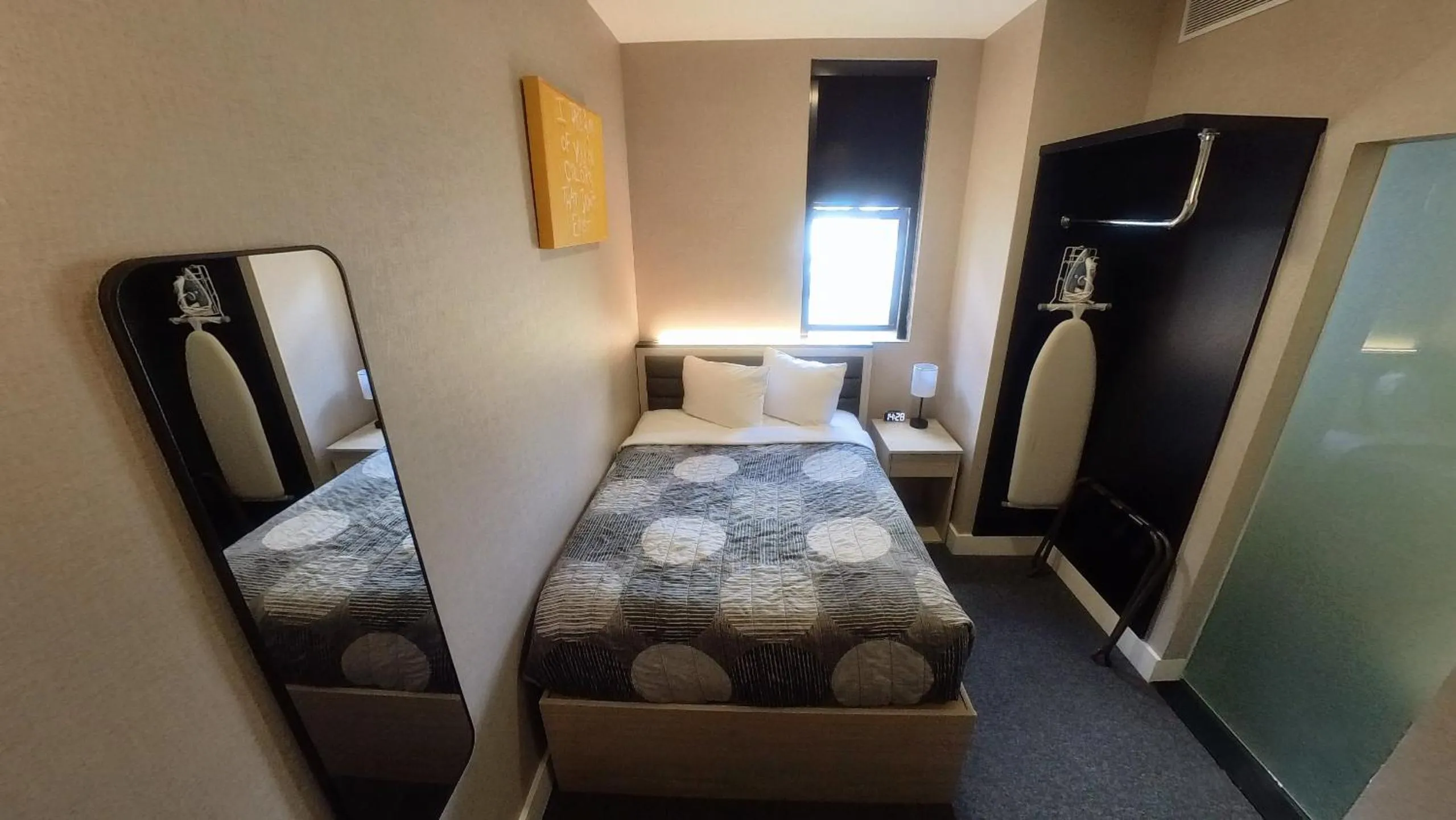 Bed in Leon Hotel LES