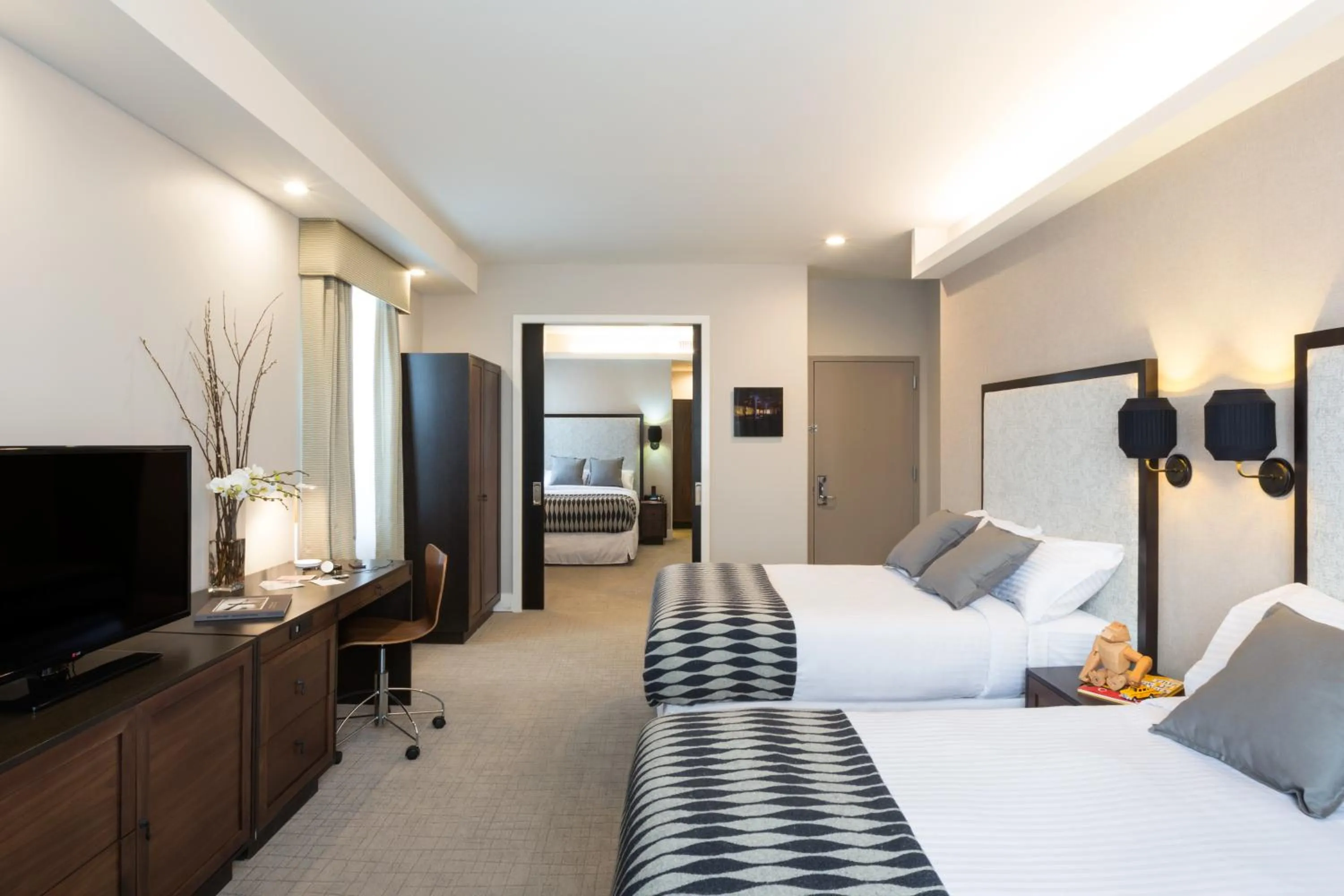 Photo of the whole room, Bed in Leon Hotel LES