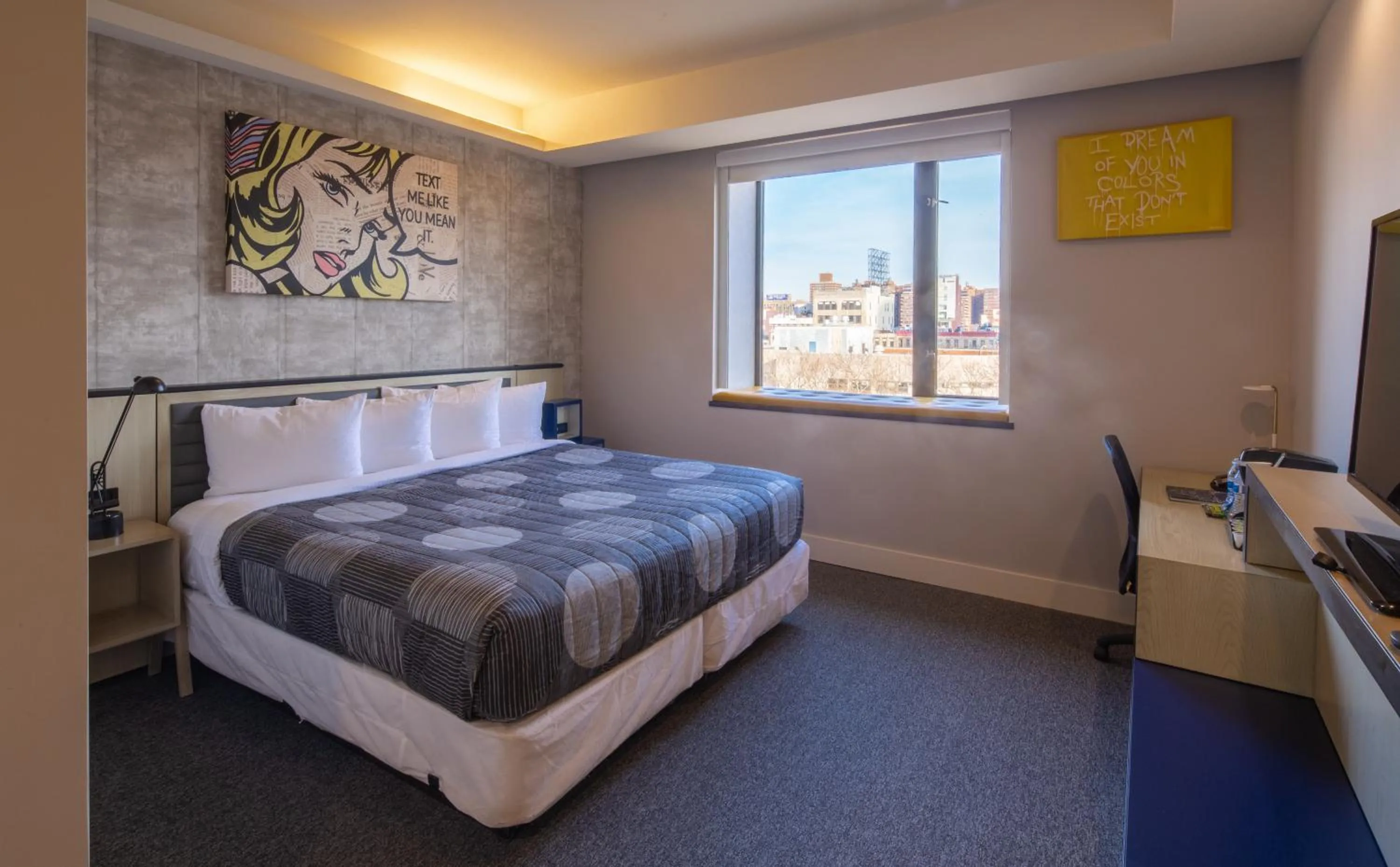 Bed in Leon Hotel LES