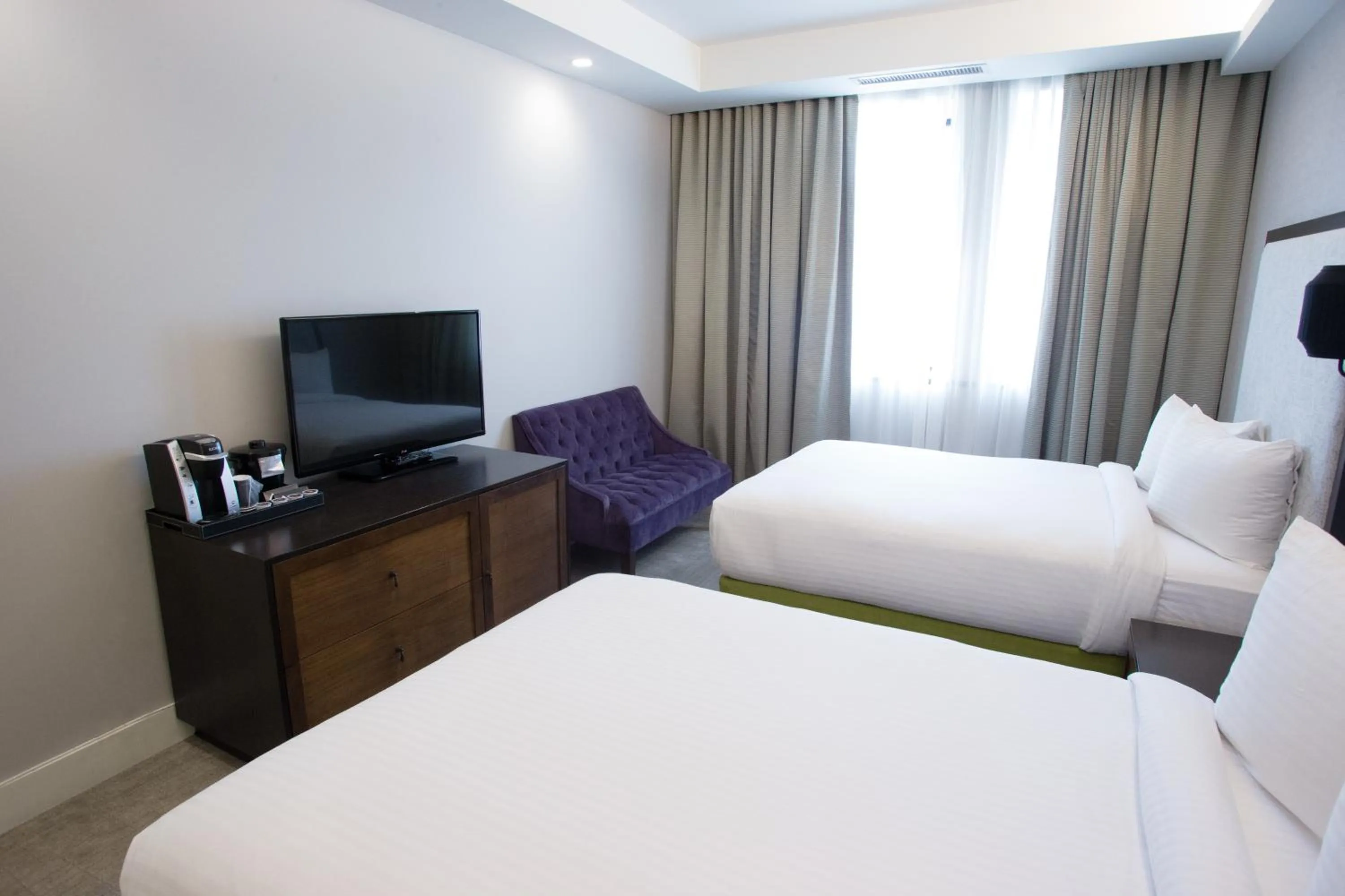 Bedroom, Bed in Leon Hotel LES