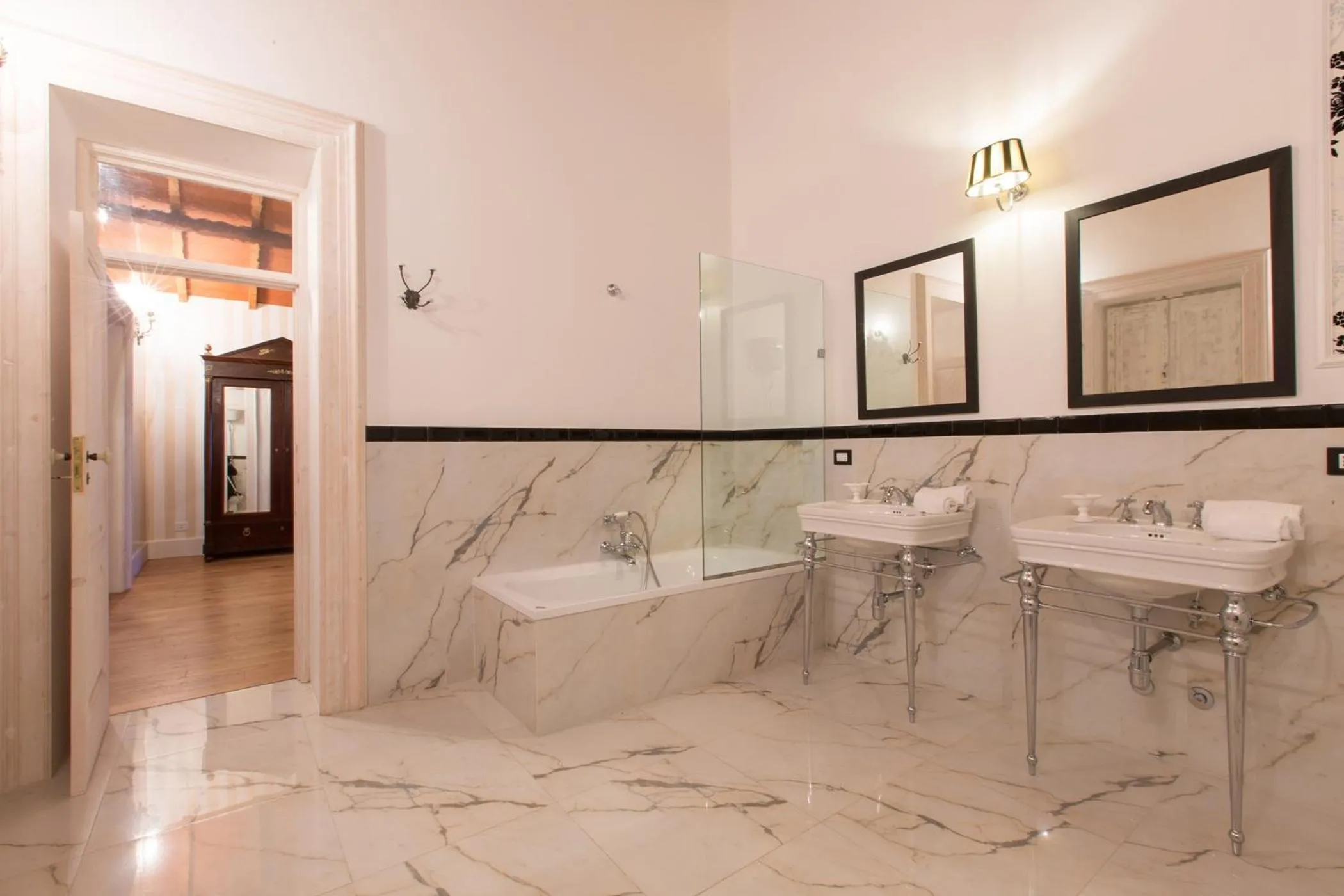 VILLA CAPOZZA 18&2, Emma Villas